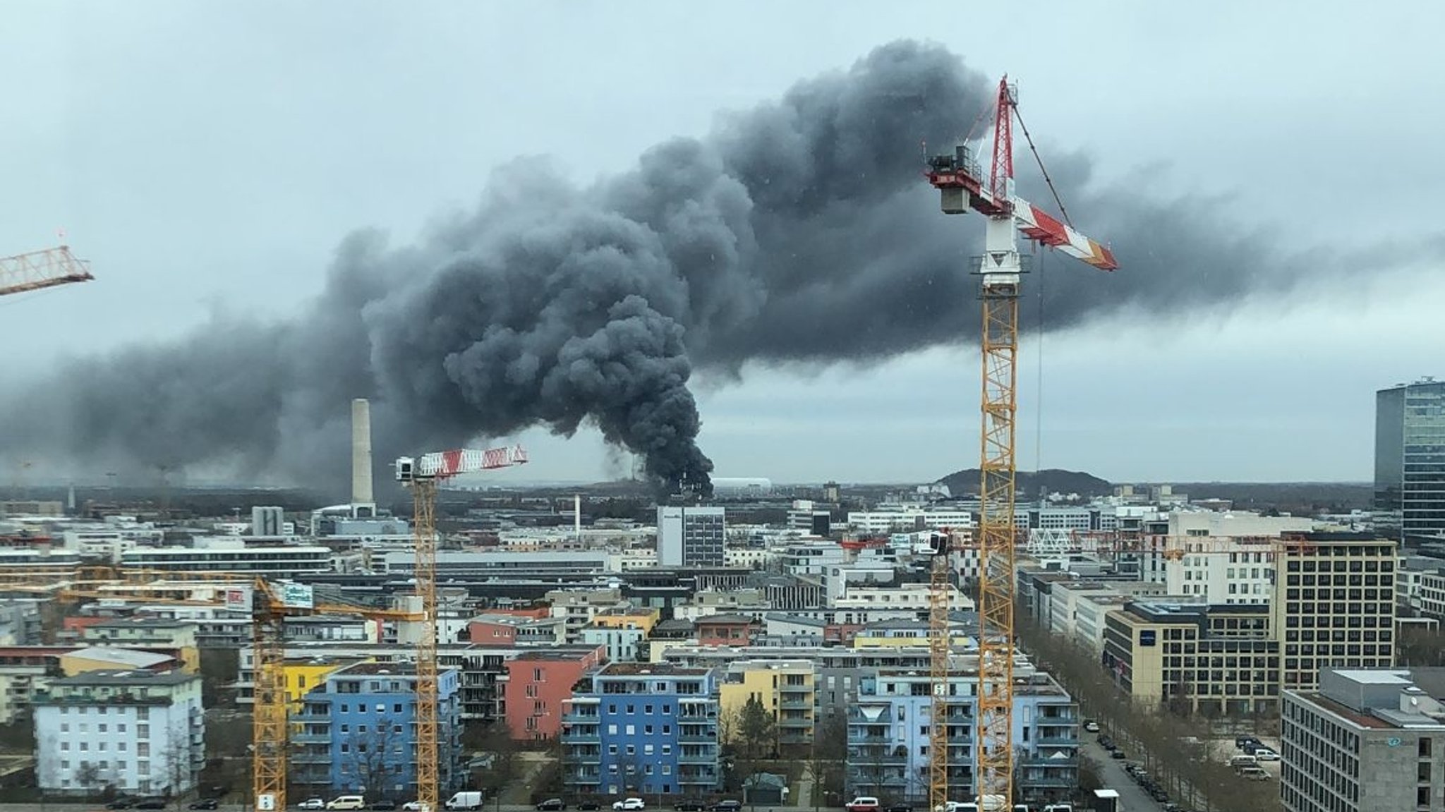 Rauchwolken über München-Freimann.