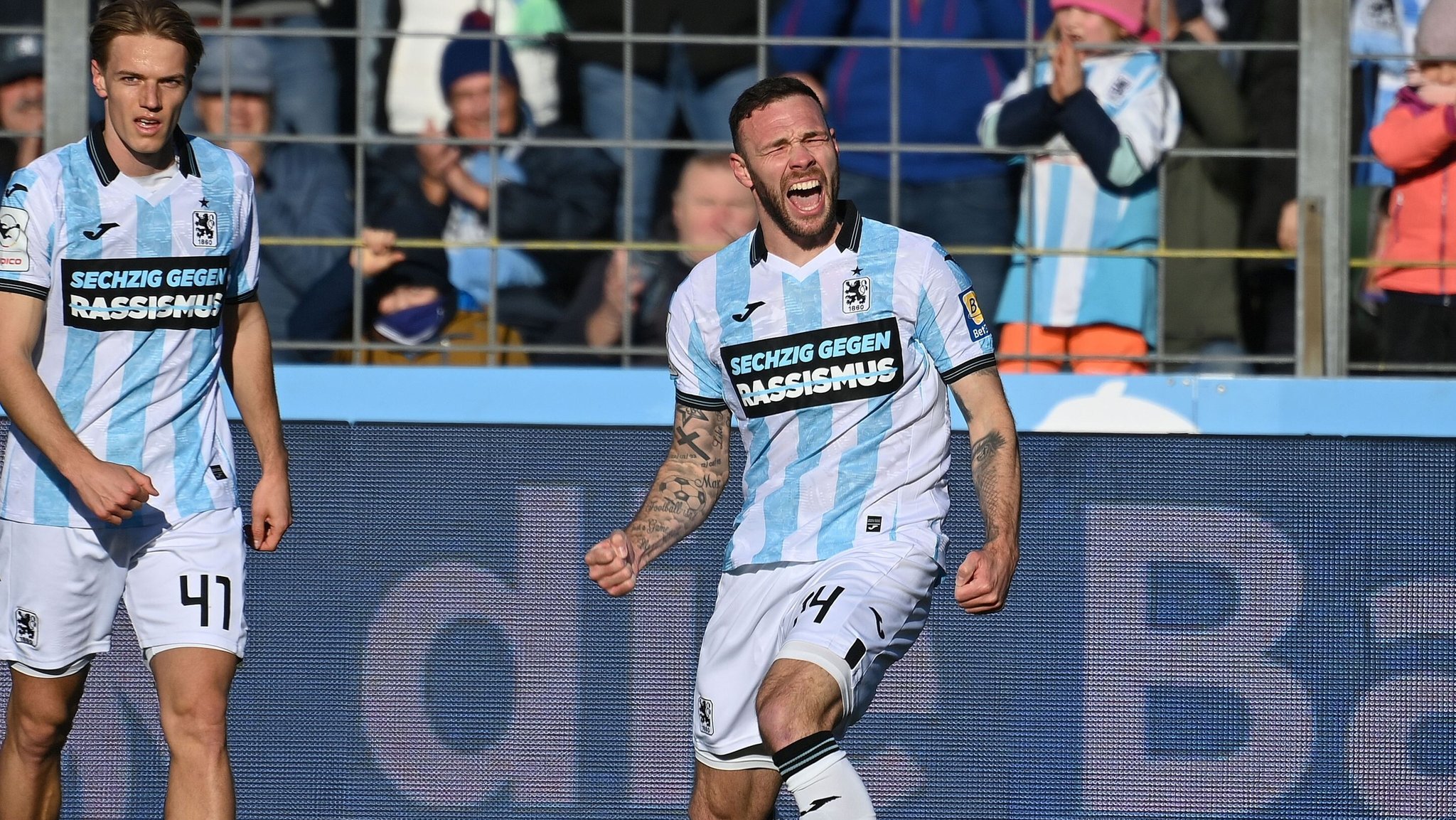 Die Löwen jubeln: Patrick Hobsch (r.)