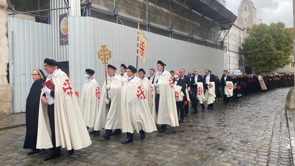 Prozession des Ritterordens in Regensburg