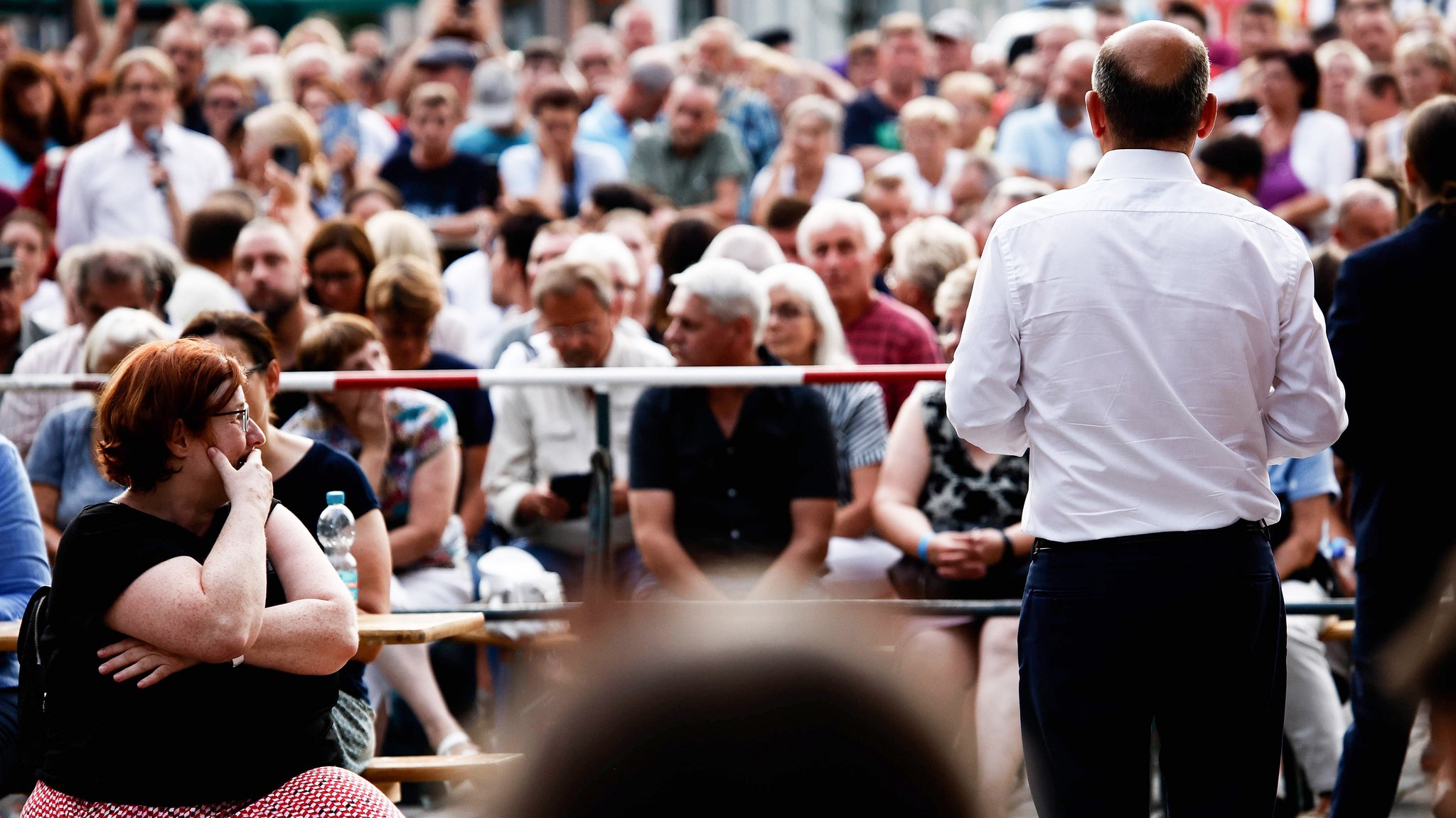 Bundeskanzler Scholz spricht am 17.08.2022 auf einer sogenannten Dialogveranstaltung mit Bürgern und Bürgerinnen im brandenburgischen Neuruppin.