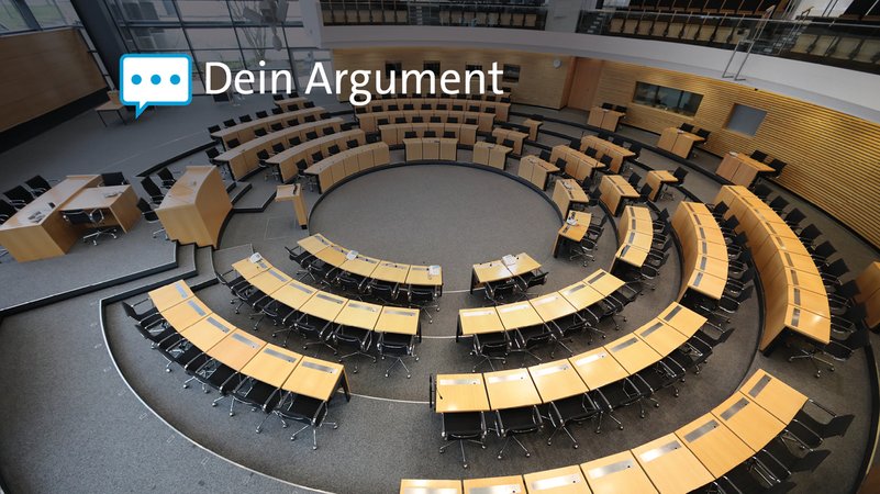 Archivbild: Leere Sitze sind im Plenarsaal des Thüringer Landtages zu sehen. | Bild: picture alliance/dpa/dpa-Zentralbild | Bodo Schackow Archivbild: Leere Sitze sind im Plenarsaal des Thüringer Landtages zu sehen.