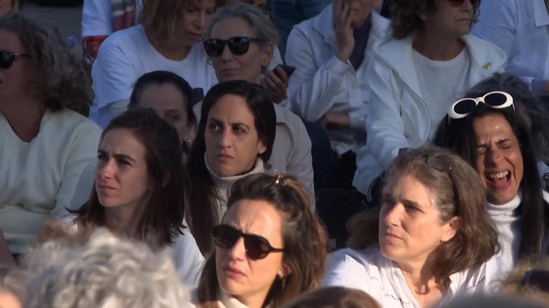 Angehörige von Hamas-Geiseln protestieren in Tel Aviv