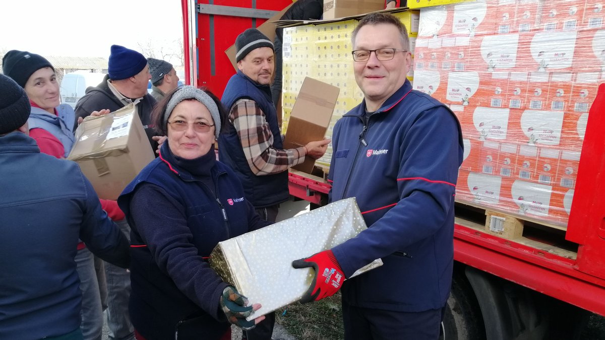 Ein LKW voller Geschenke: Weihnachtshilfe der Malteser