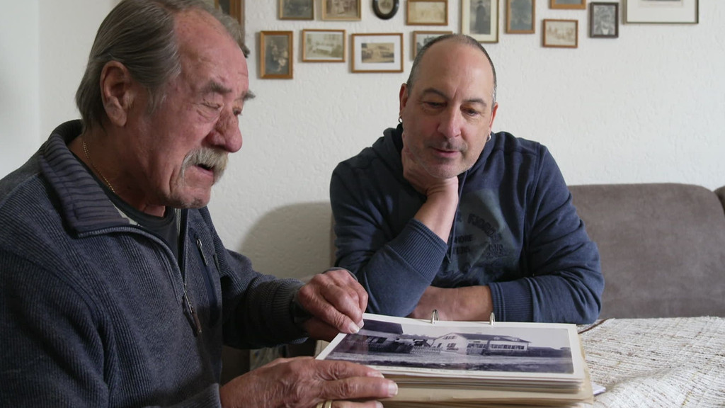 Jurek S. (rechts) und sein Vater Heinz hoffen, das Haus im Familienbesitz und die Mieten niedrig halten zu können.