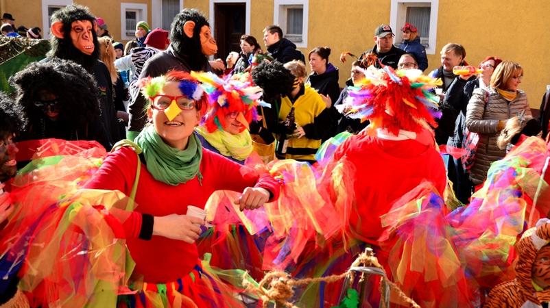 Faschingsumzuge Gaudiwurmer Und Narrenzuge In Franken Br24