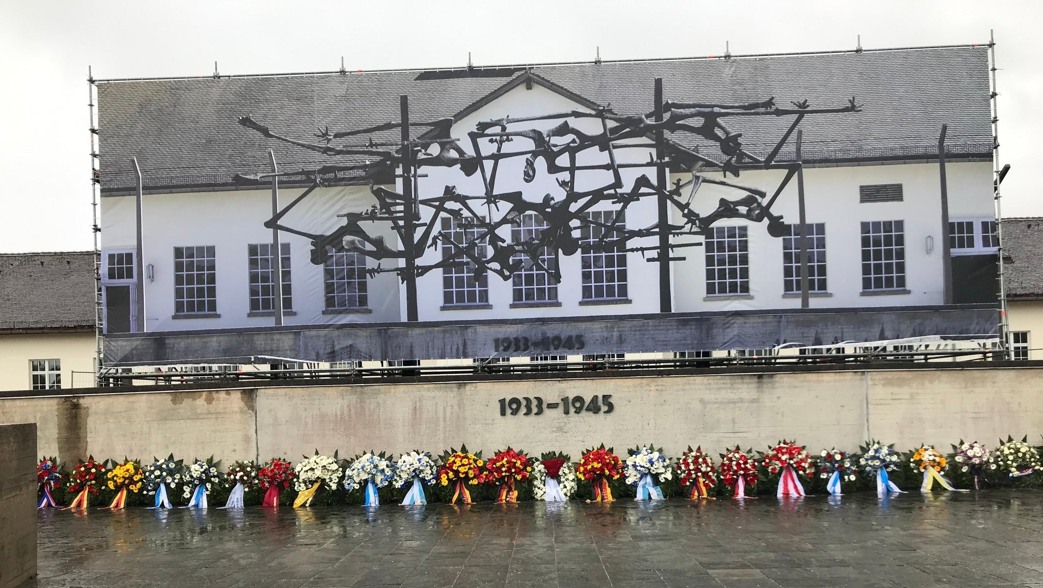 Das Mahnmal für das KZ Dachau am Tag des Gedenkakts.