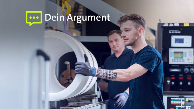 Zwei Männer in einer Werkstatt. Es ist ein Symbolbild. | Bild: dpa-Bildfunk/SUSANNNUERNBERGER Zwei Männer in einer Werkstatt. Es ist ein Symbolbild.