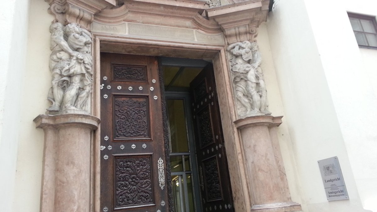 Der Eingang zum Landgericht in Passau