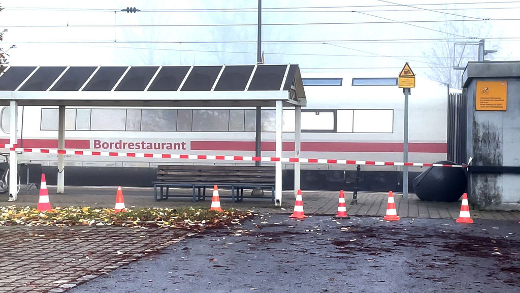 Der Bahnhof Seubersdorf nach dem Messerangriff in einem ICE von Passau nach Nürnberg (Archivbild von 2021)
