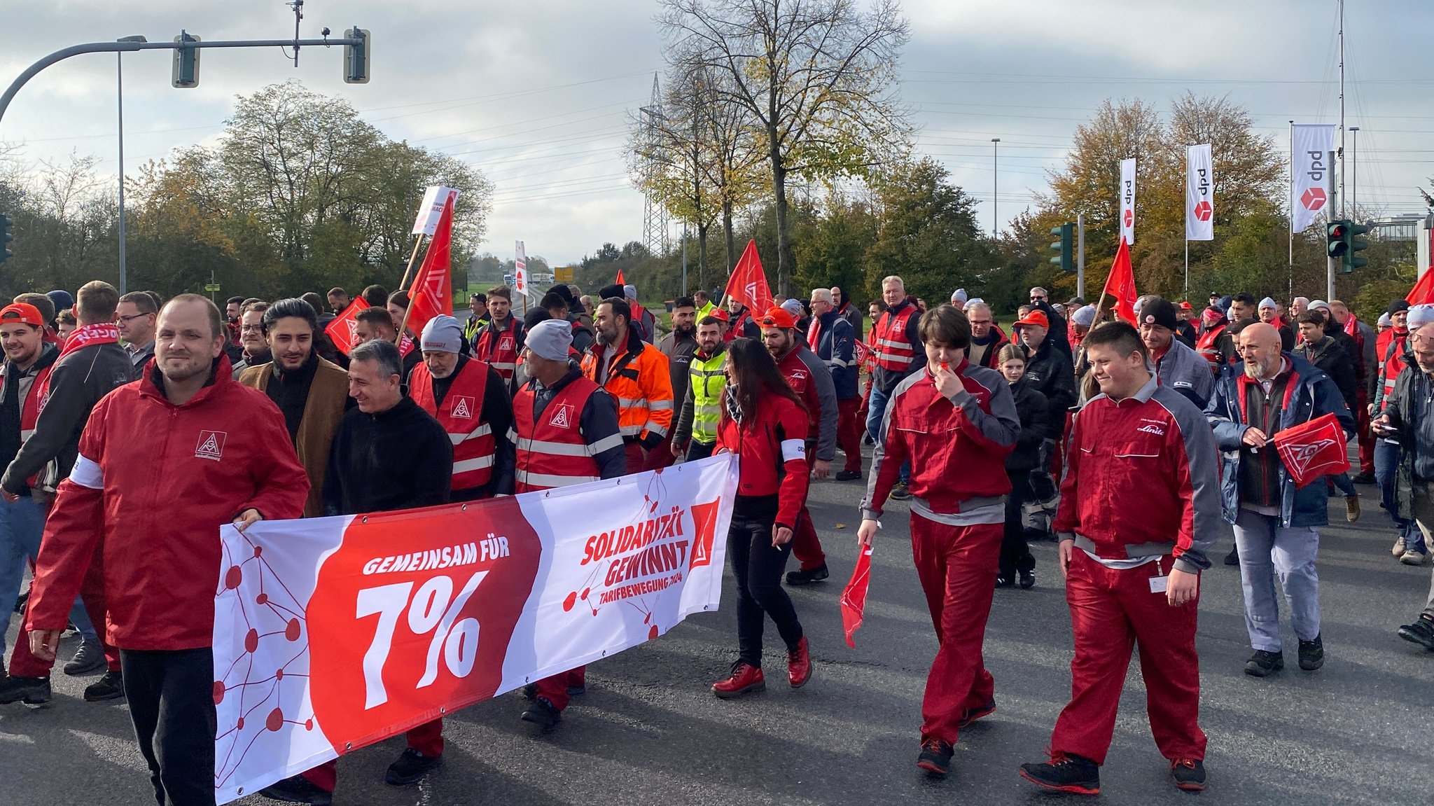 Mehr als 1000 Teilnehmer: IG Metall-Warnstreik in Aschaffenburg