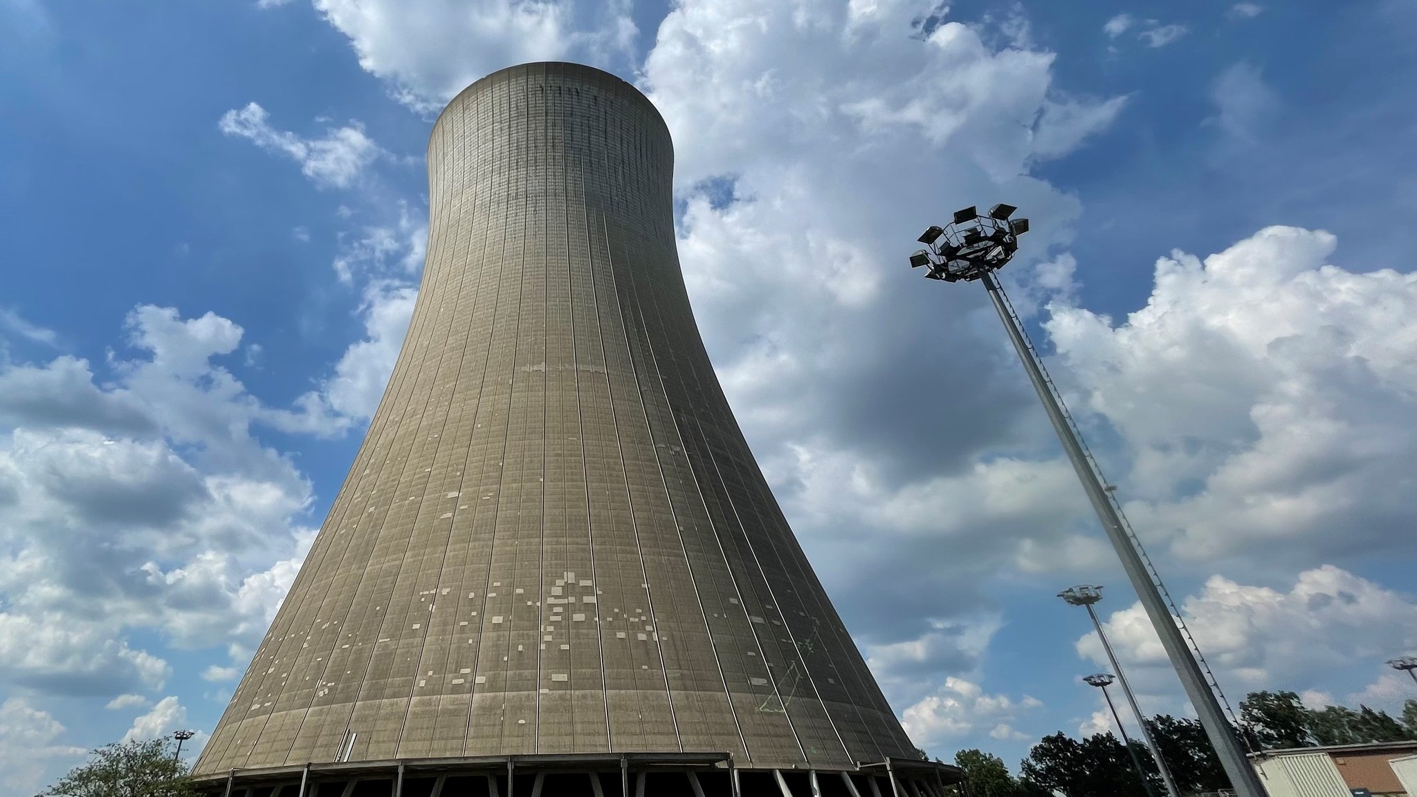 Kühlturm des AKW Grafenrheinfeld.