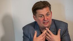 Maximilian Krah, AfD-Spitzenkandidat für die Europawahl, bei einem Wahlkampfauftritt im April | Bild:dpa-Bildfunk/Stefan Puchner