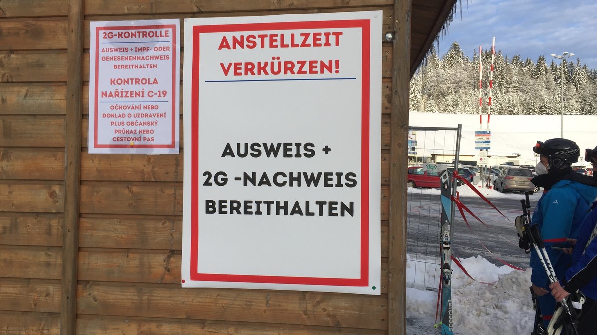 Auch in den Skigebieten des Bayerischen Waldes gilt 2G in den Liften.