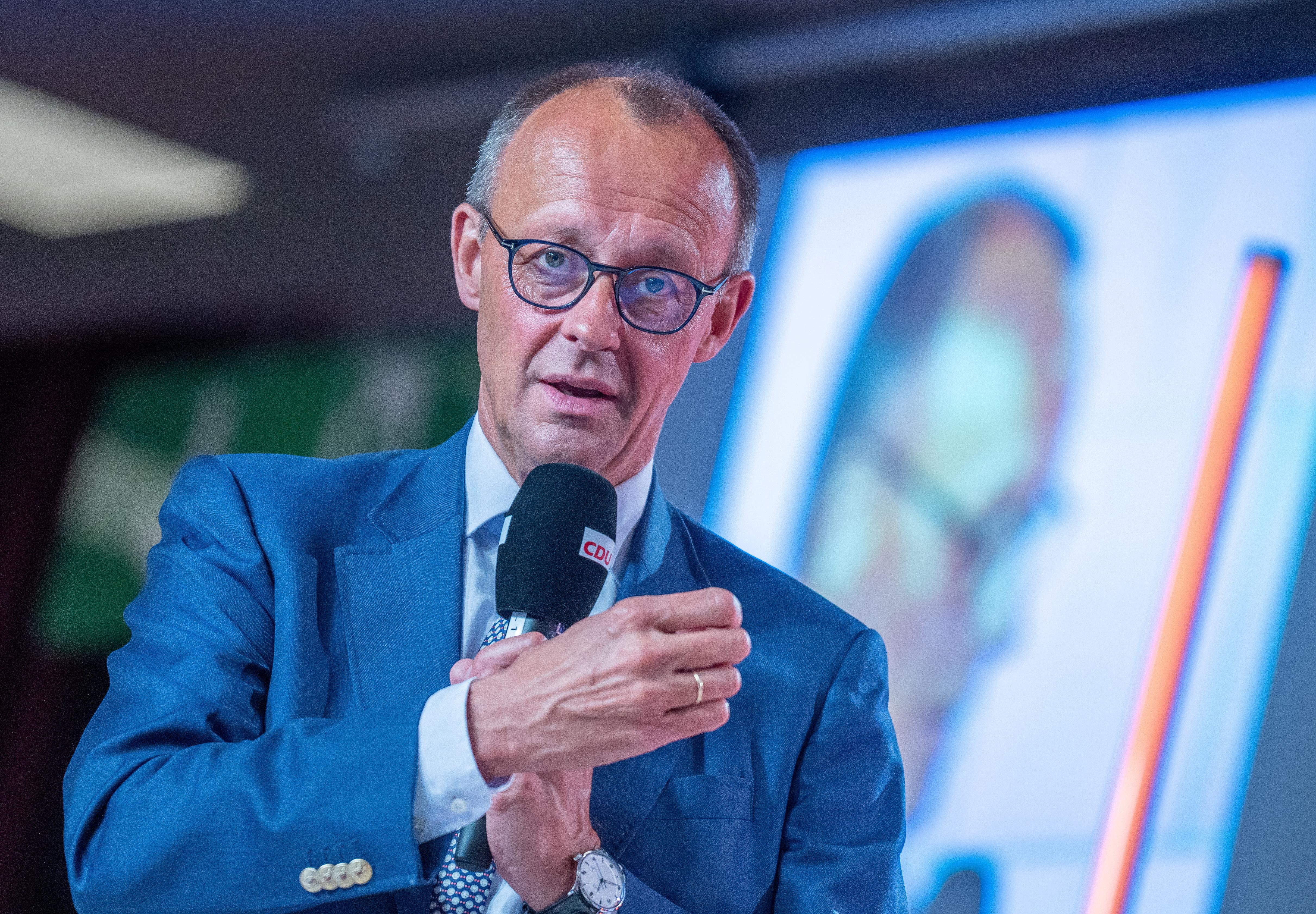 Friedrich Merz, CDU Bundesvorsitzender und Fraktionsvorsitzender der CDU/CSU Fraktion, spricht beim CDU-Grundsatzkonvent | Bild:pa/dpa/Michael Kappeler
