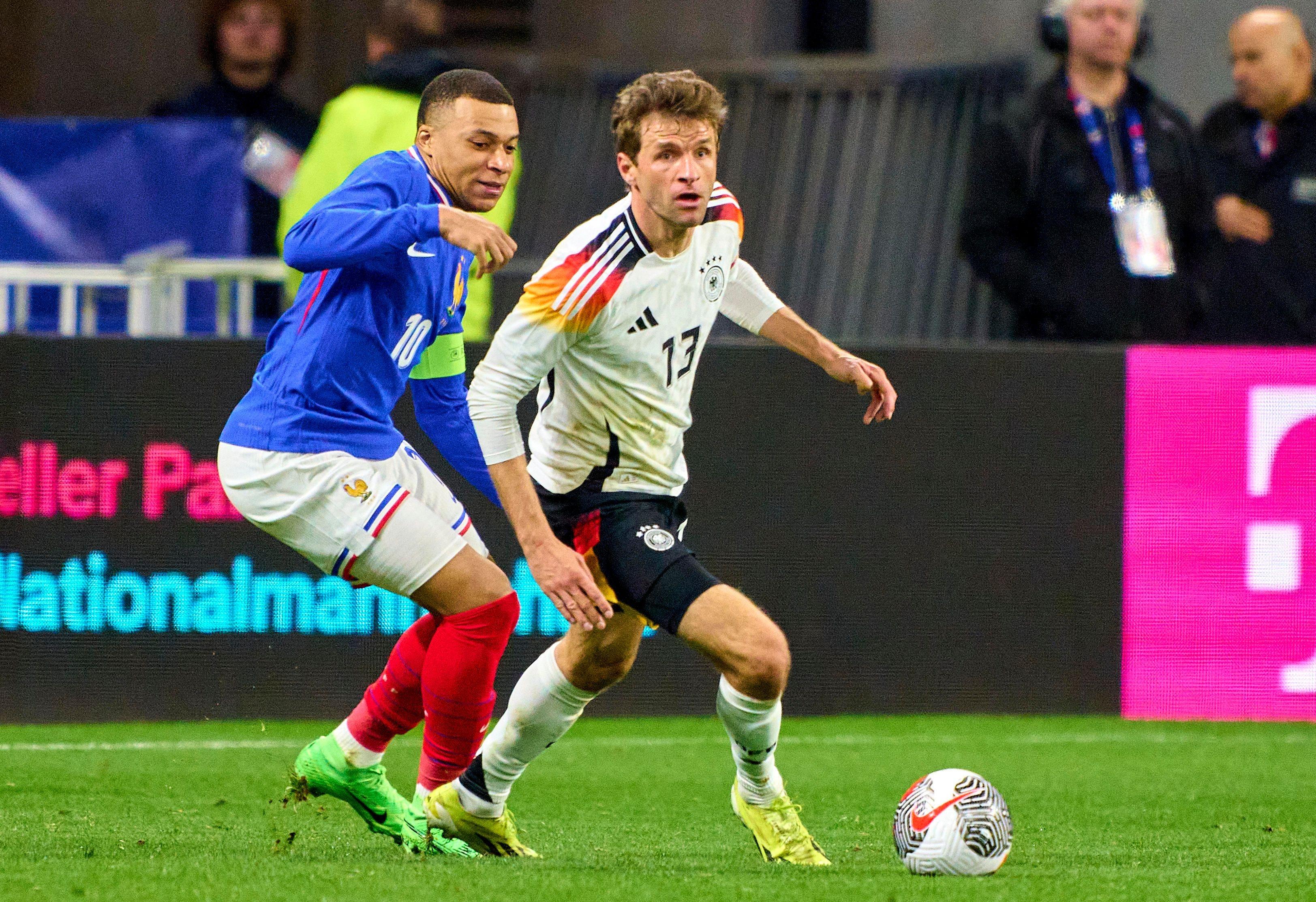 Kylian Mbappé und Thomas Müller