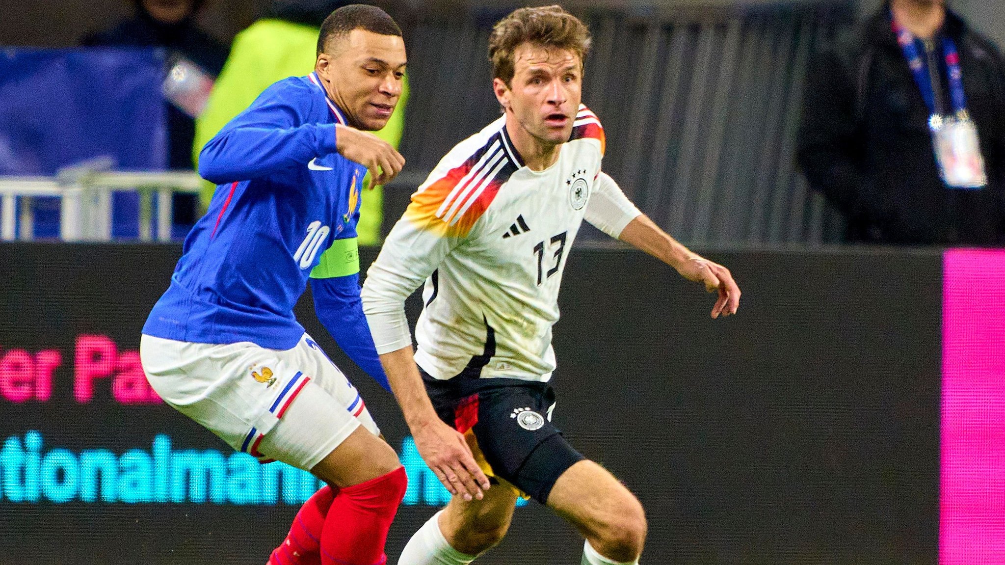 Kylian Mbappé und Thomas Müller