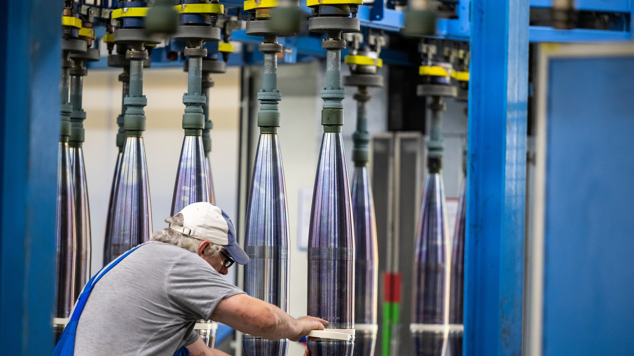 ARCHIV (06.06.2023): 155-Millimeter Artelleriemunition wird bei bei Rheinmetall gefertigt. | Bild: picture alliance/dpa | Philipp Schulze ARCHIV (06.06.2023): 155-Millimeter Artelleriemunition wird bei bei Rheinmetall gefertigt.