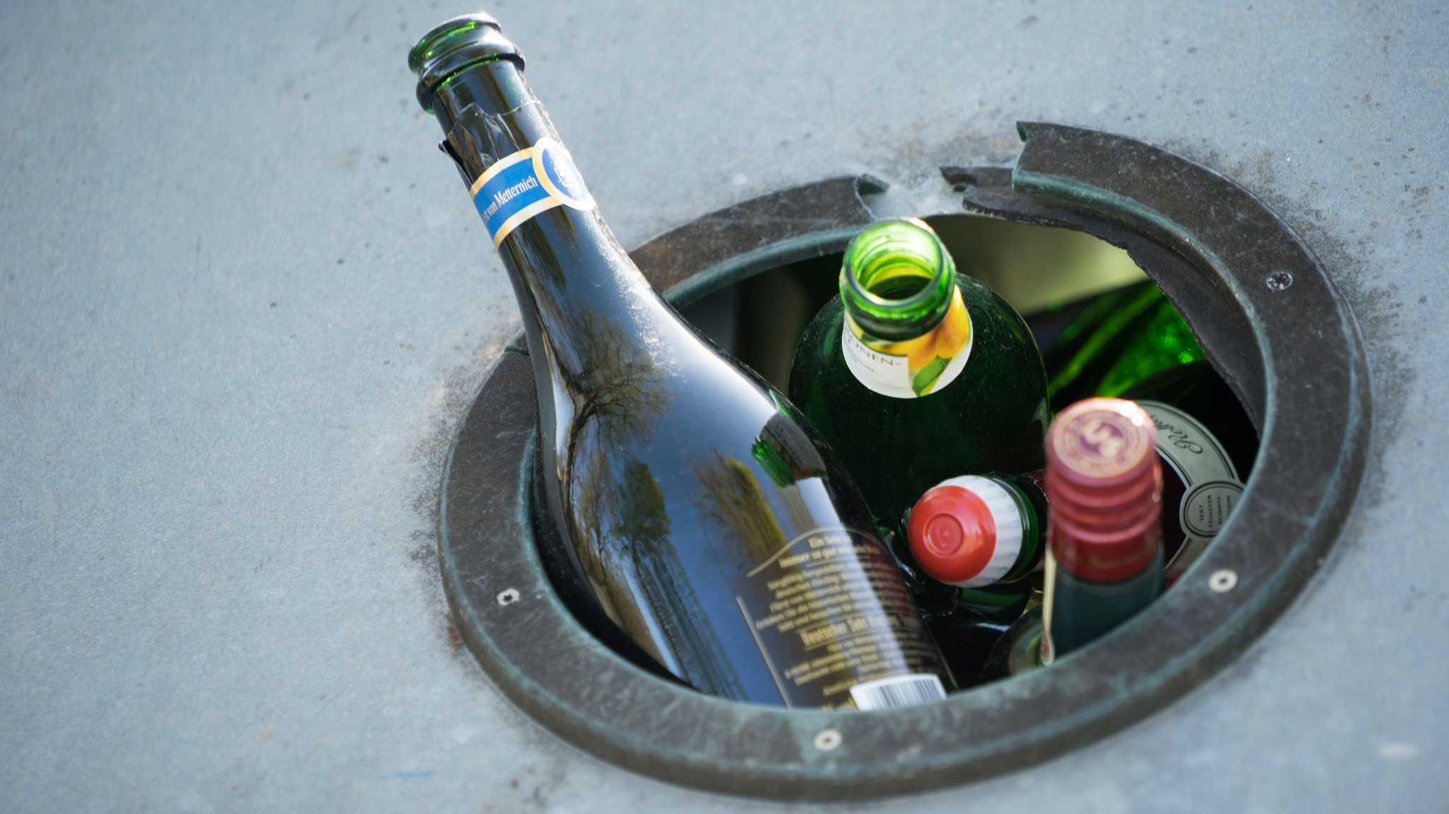 Altglas richtig entsorgen: Was gehört in den Flaschencontainer?