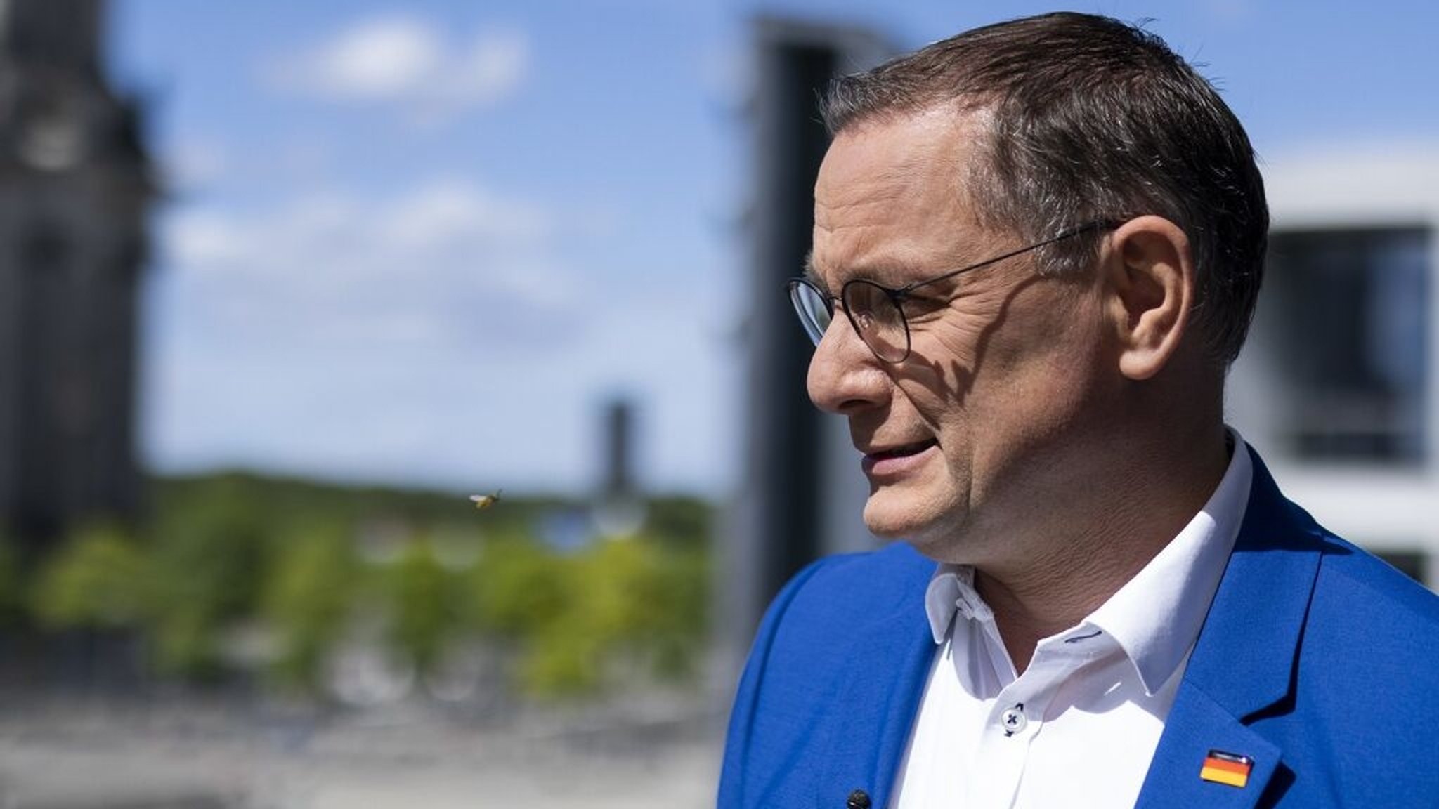 07.07.2024, Berlin: Tino Chrupalla, Co-Vorsitzender der AfD, sitzt zu Beginn des ARD-Sommerinterviews im «Bericht aus Berlin». Foto: Carsten Koall/dpa +++ dpa-Bildfunk +++