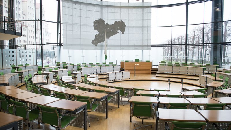 Der Plenarsaal des sächsischen Landtags. | Bild: dpa-Bildfunk, Sebastian Kahnert Der Plenarsaal des sächsischen Landtags.