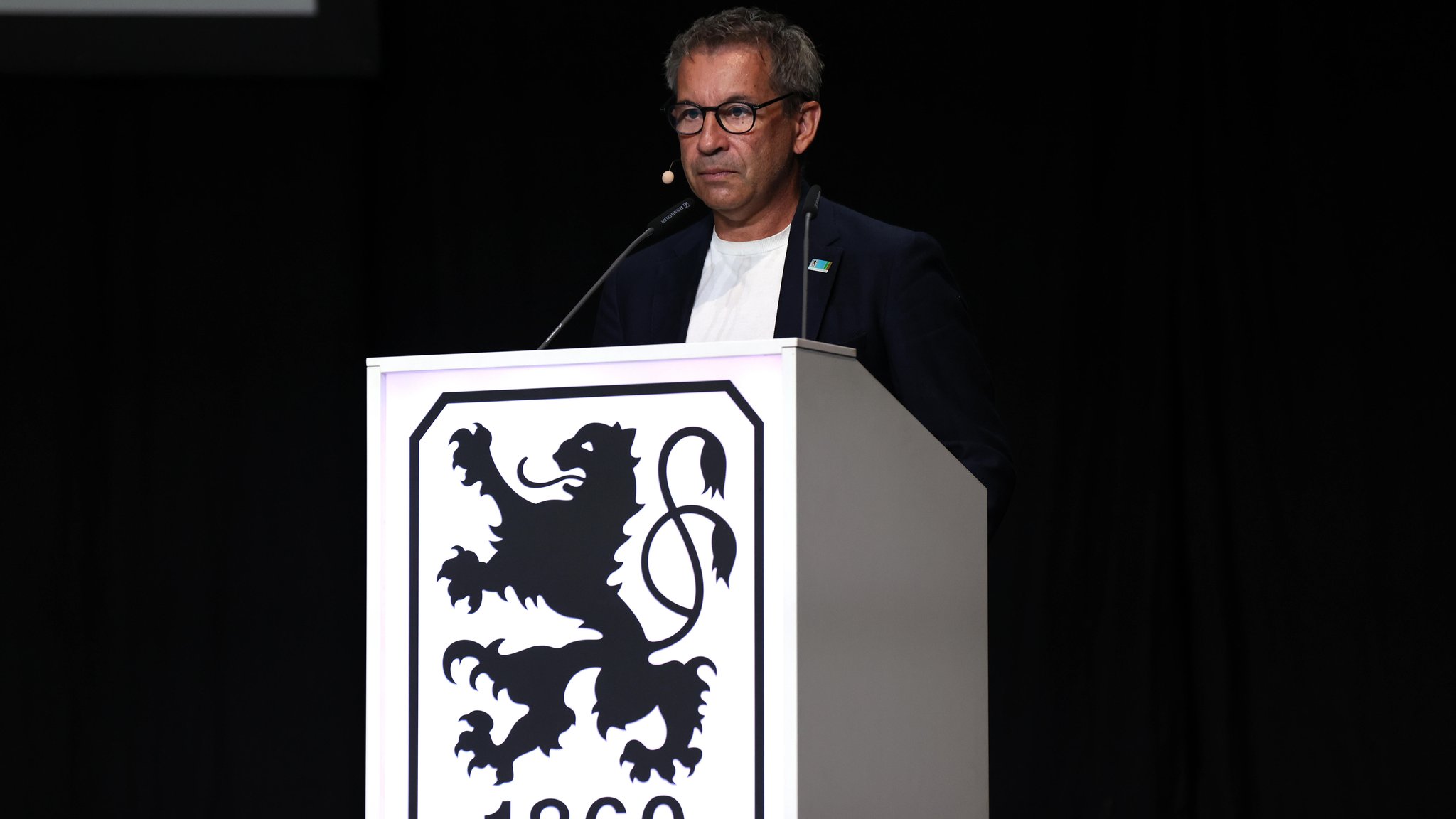 1860-Präsident Gernot Mang auf Mitgliederversammlung | Bild: picture alliance / Wagner | Ulrich Wagner 1860-Präsident Gernot Mang auf Mitgliederversammlung