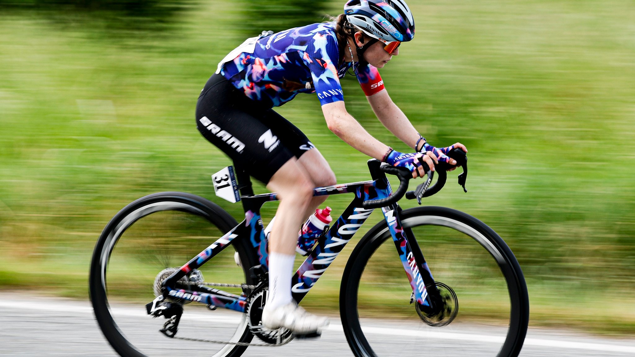 Antonia Niedermaier beim Giro d'Italia | Bild: picture alliance / Roth / SCA - RG | Roth Antonia Niedermaier beim Giro d'Italia