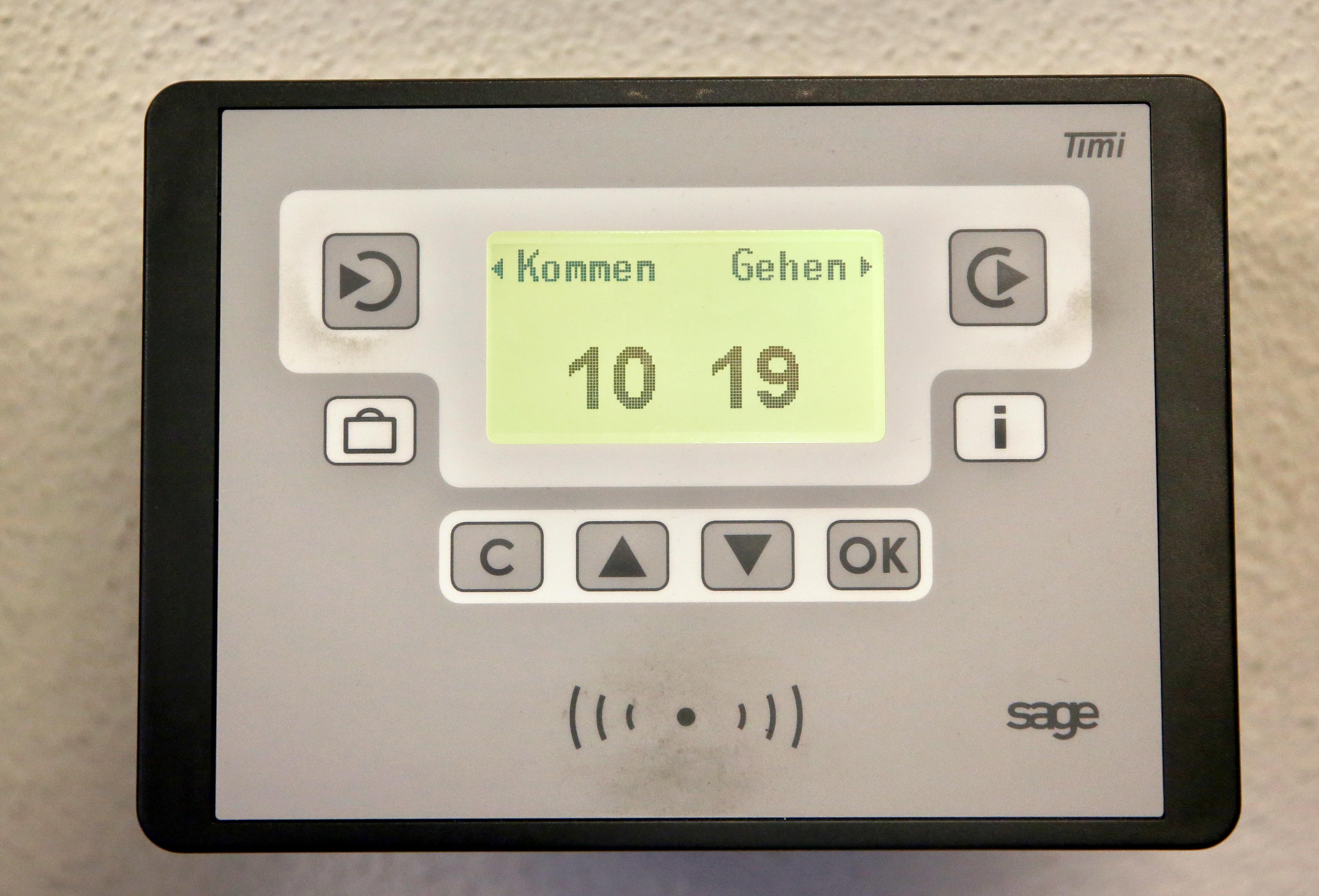 Elektronische Stechuhr zur Arbeitszeiterfassung (Symbolbild)