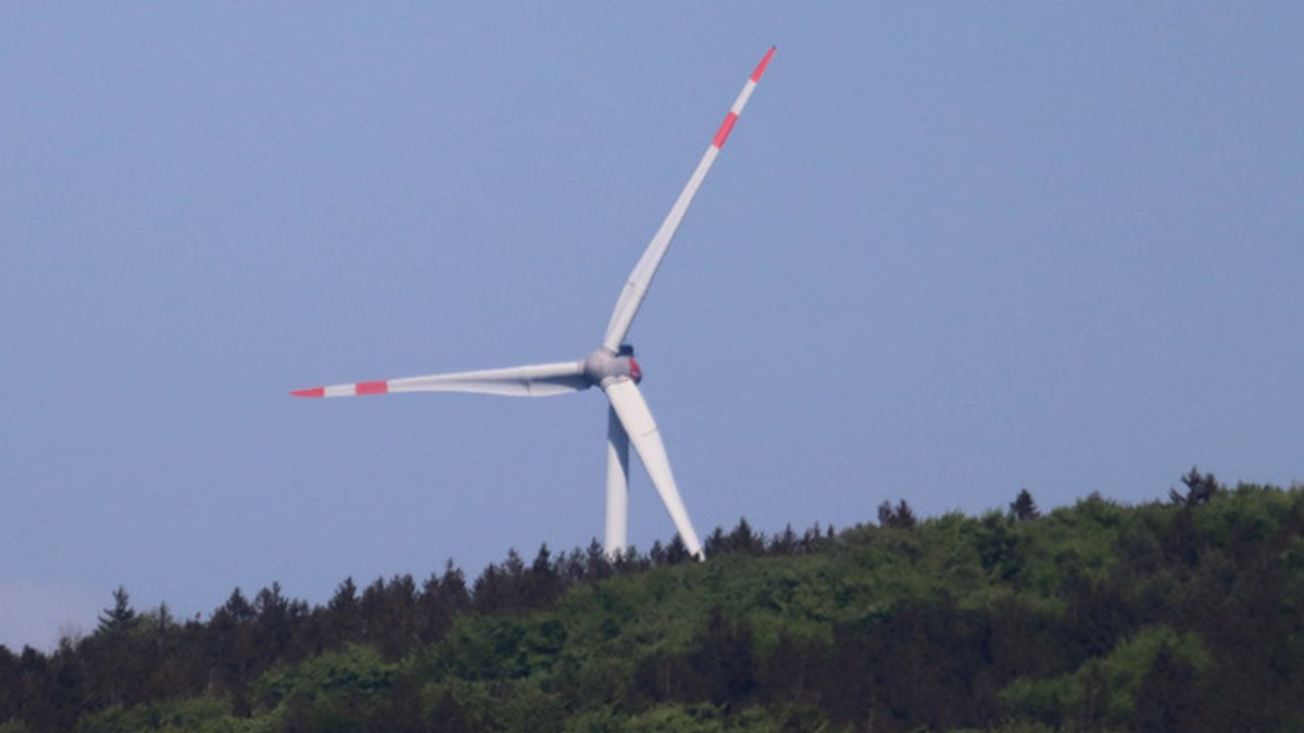 Aiwanger erwartet Windkraftboom: Neue Anlage in Niederbayern