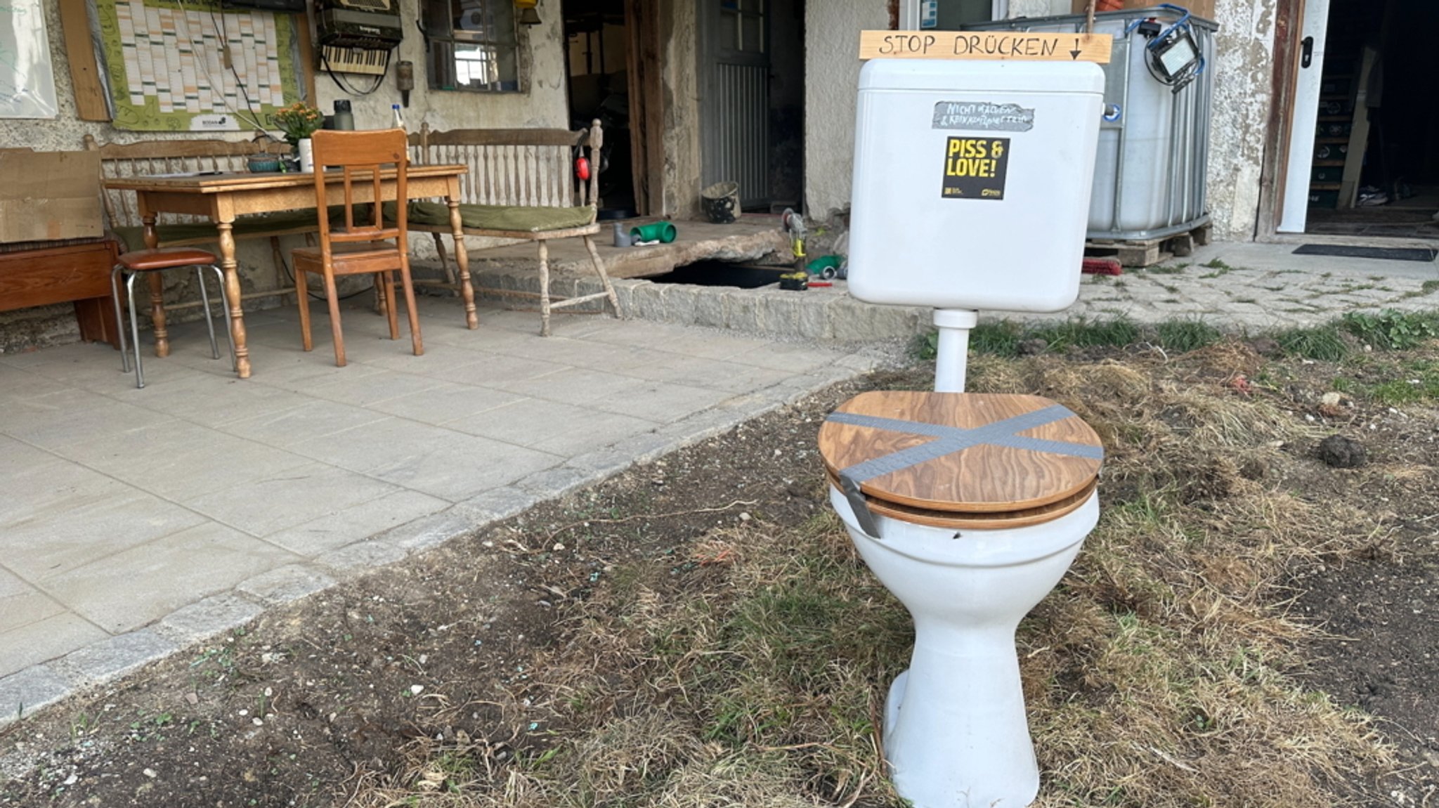 Toilette ohne Wasser? Wie das funktionieren kann