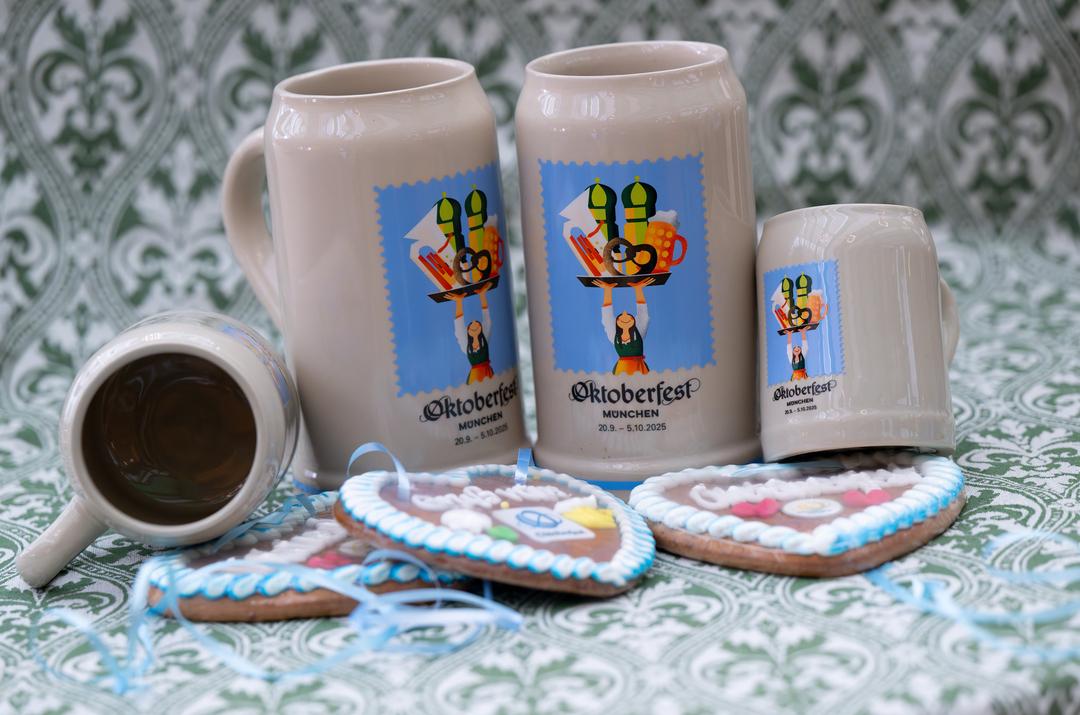 Der offizielle Wiesn-Maßkrug für das Oktoberfest 2025.