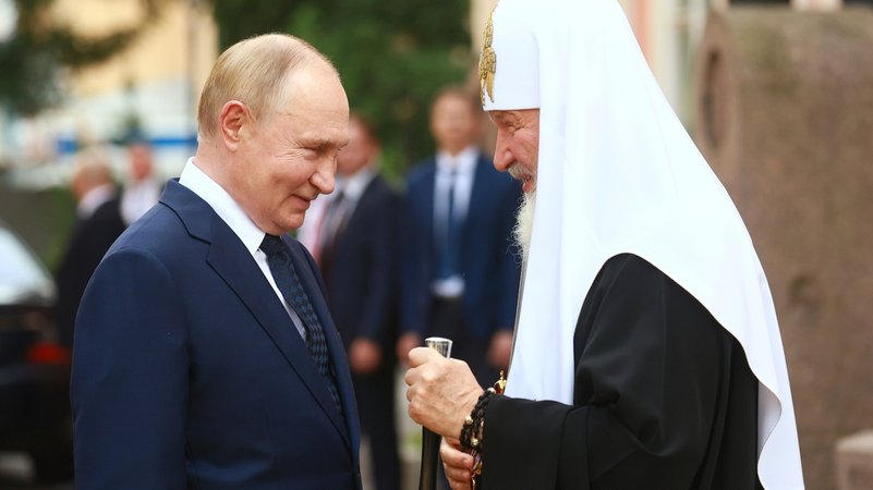 Am 12. September im Alexander-Newski-Kloster in St. Petersburg | Bild: Wladimir Smirnow/Picture Alliance Am 12. September im Alexander-Newski-Kloster in St. Petersburg