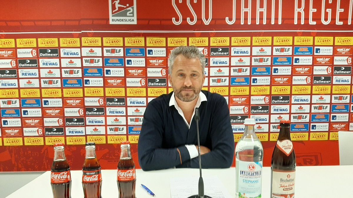 Der neue Geschäftsführer für den Sport beim SSV Jahn: Roger Stilz auf der Pressekonferenz