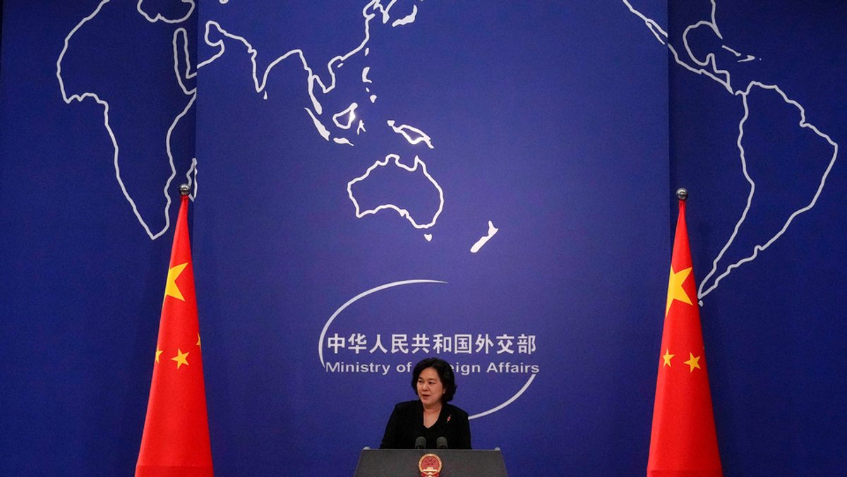 Archivbild: Hua Chunying, Sprecherin des chinesischen Außenministeriums während eines täglichen Briefings im Büro des Außenministeriums.