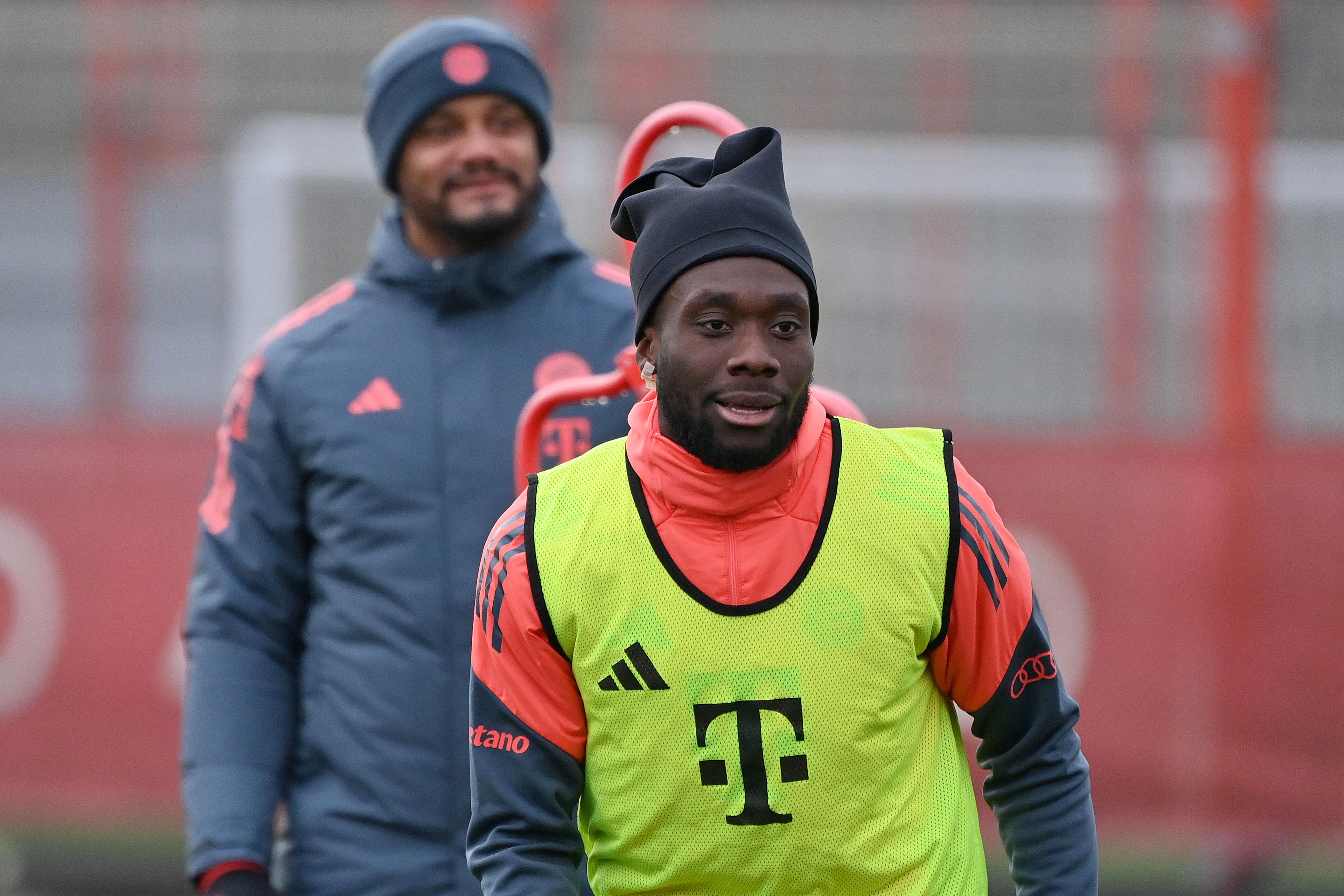 Alphonso Davies und Vincent Kompany beim Training 
