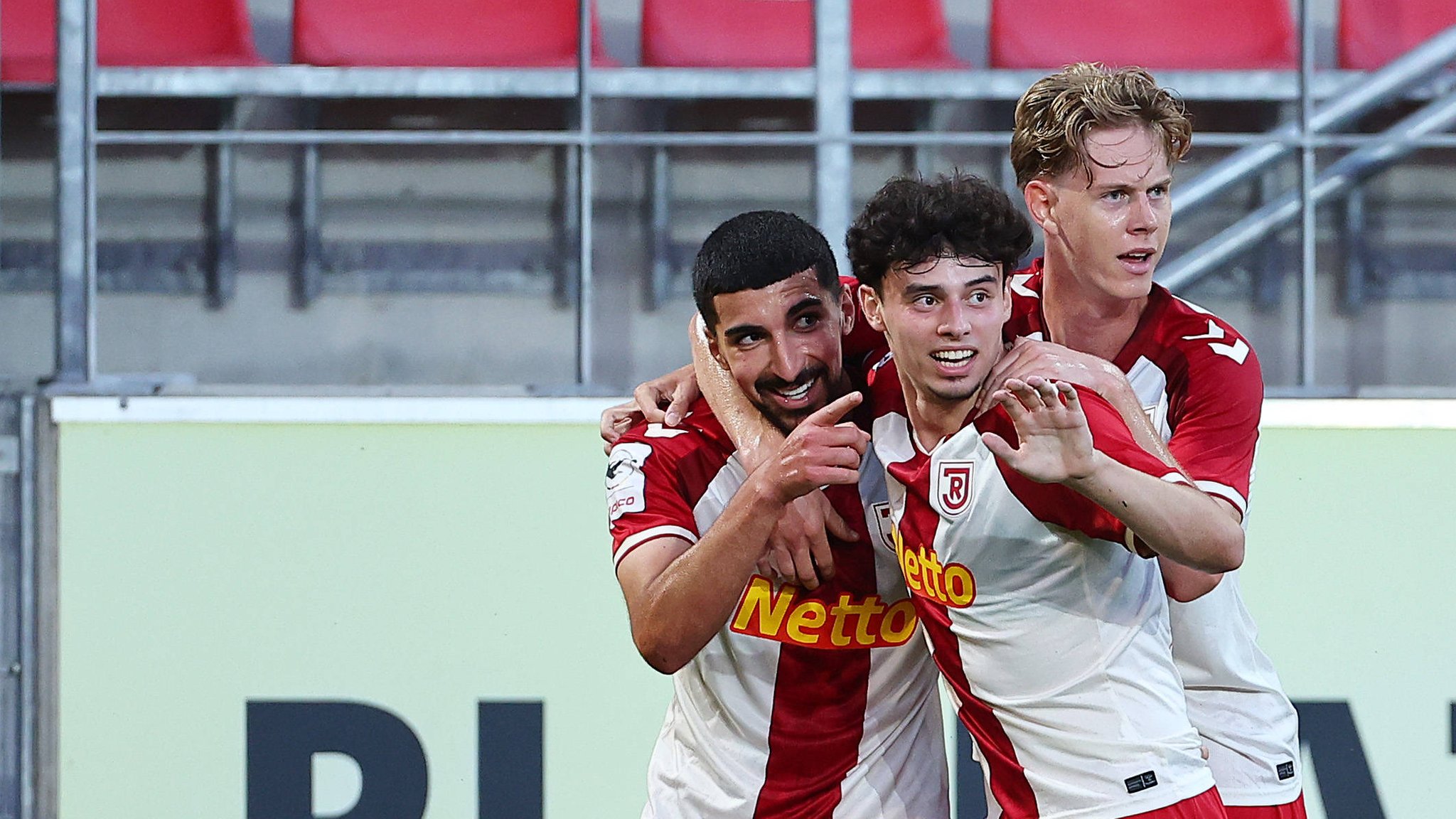 Top-Spieler beim Jahn: Nassim Boujellab (l.)