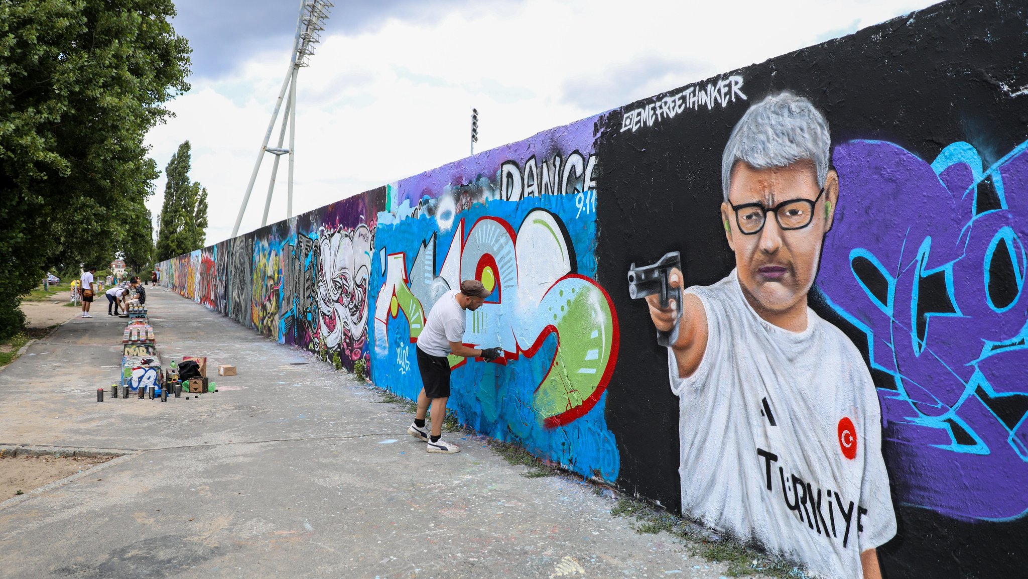 Dikec' Graffiti im Berliner Mauerpark.
