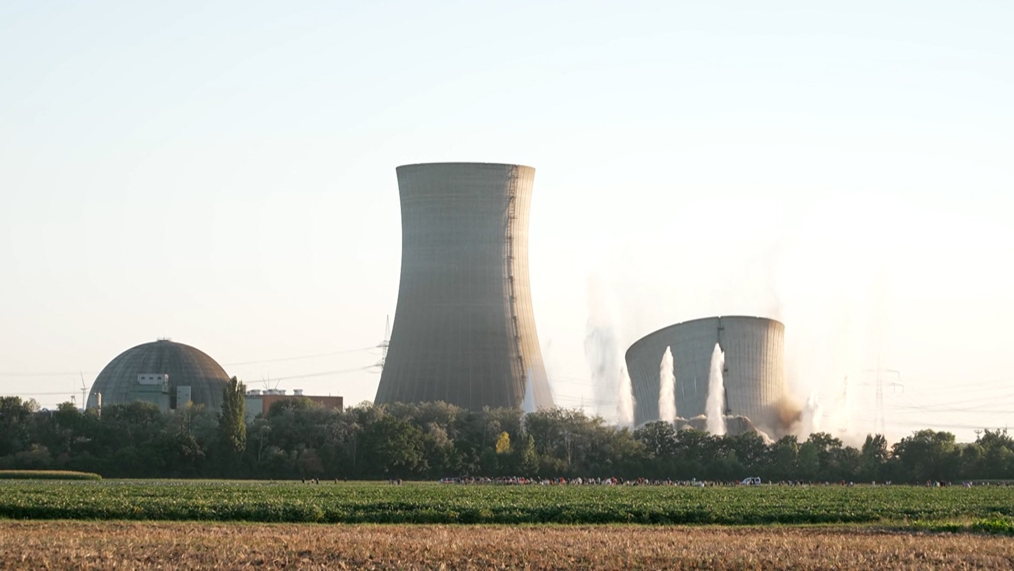 Video: Kühlturm-Sprengung des früheren AKW-Grafenrheinfeld