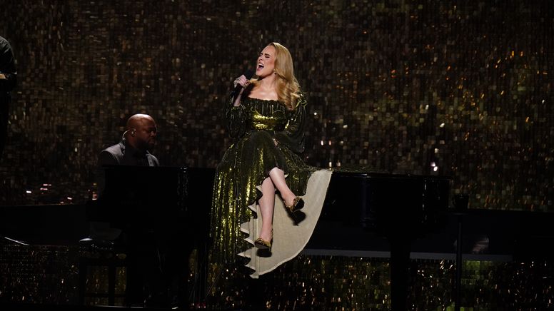 Adele bei den Brit Awards 2022 | Bild:picture alliance / empics | Ian West