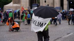 Teilnehmer einer Klima-Demo | Bild:Bayerischer Rundfunk 2024