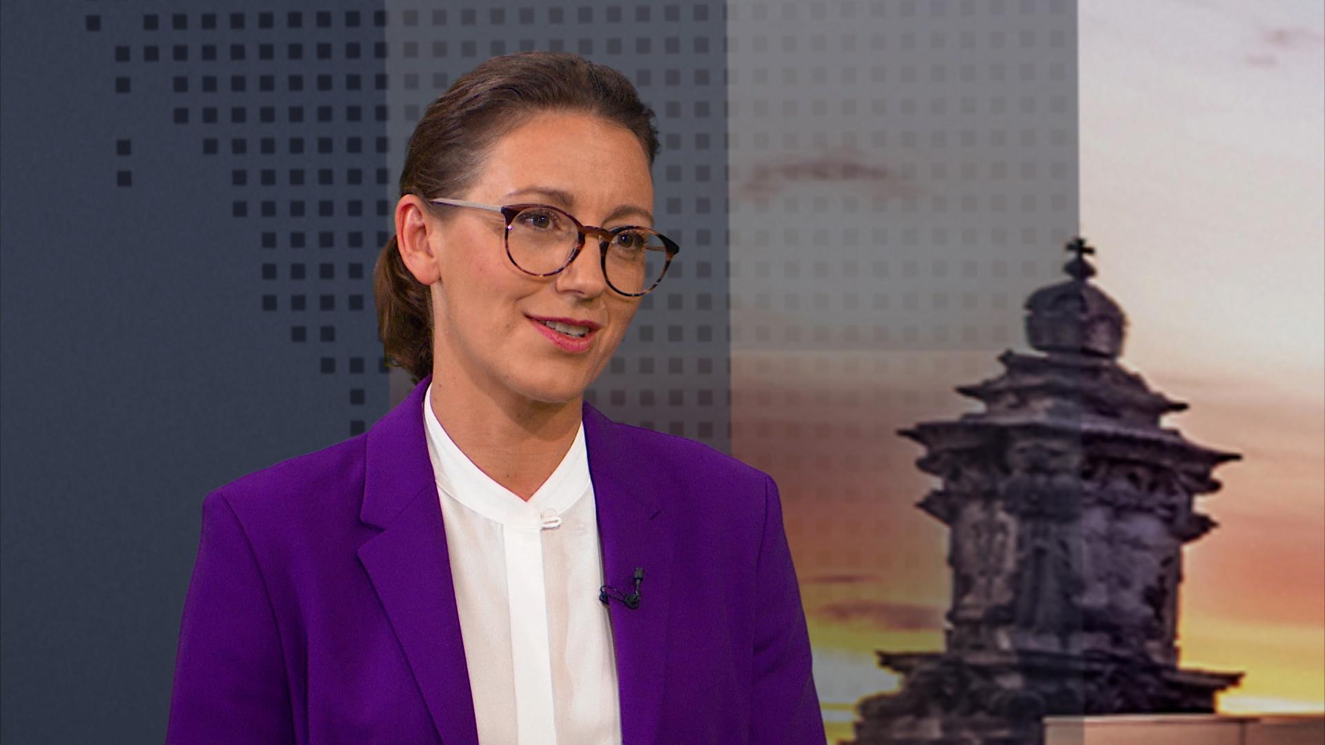 Im Video: Interview mit der Politikwissenschaftlerin Jasmin Riedl zur Kanzlerwahl