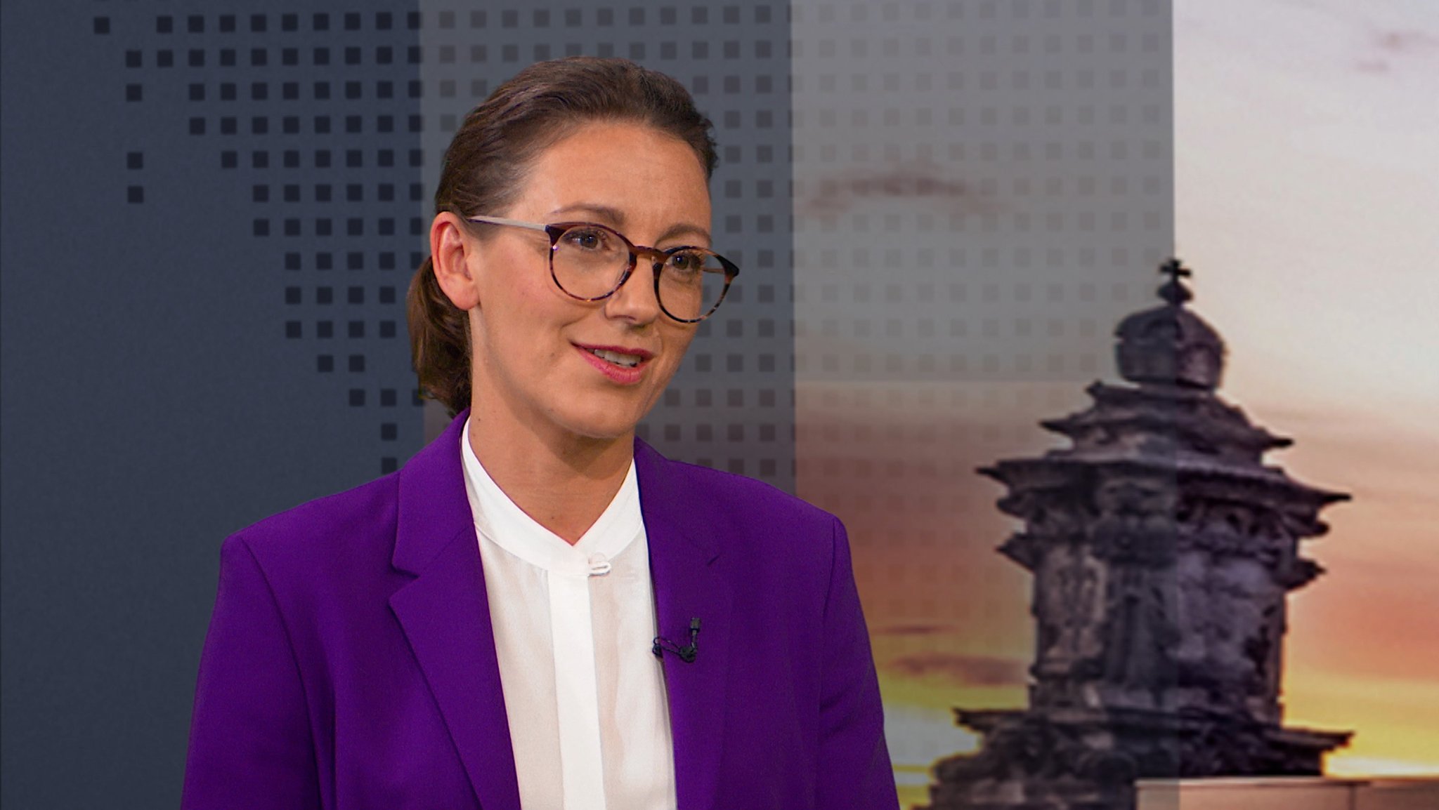 Im Video: Interview mit der Politikwissenschaftlerin Jasmin Riedl zur Kanzlerwahl