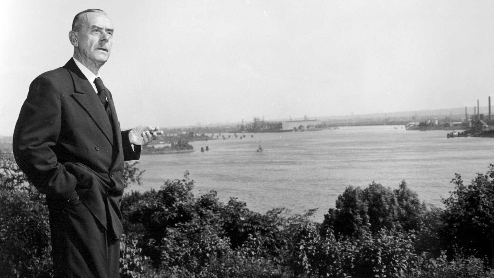 Der Schriftsteller Thomas Mann im Jahr 1953 | Bild: picture alliance / ASSOCIATED PRESS | BRUEGGEMAN Der Schriftsteller Thomas Mann im Jahr 1953