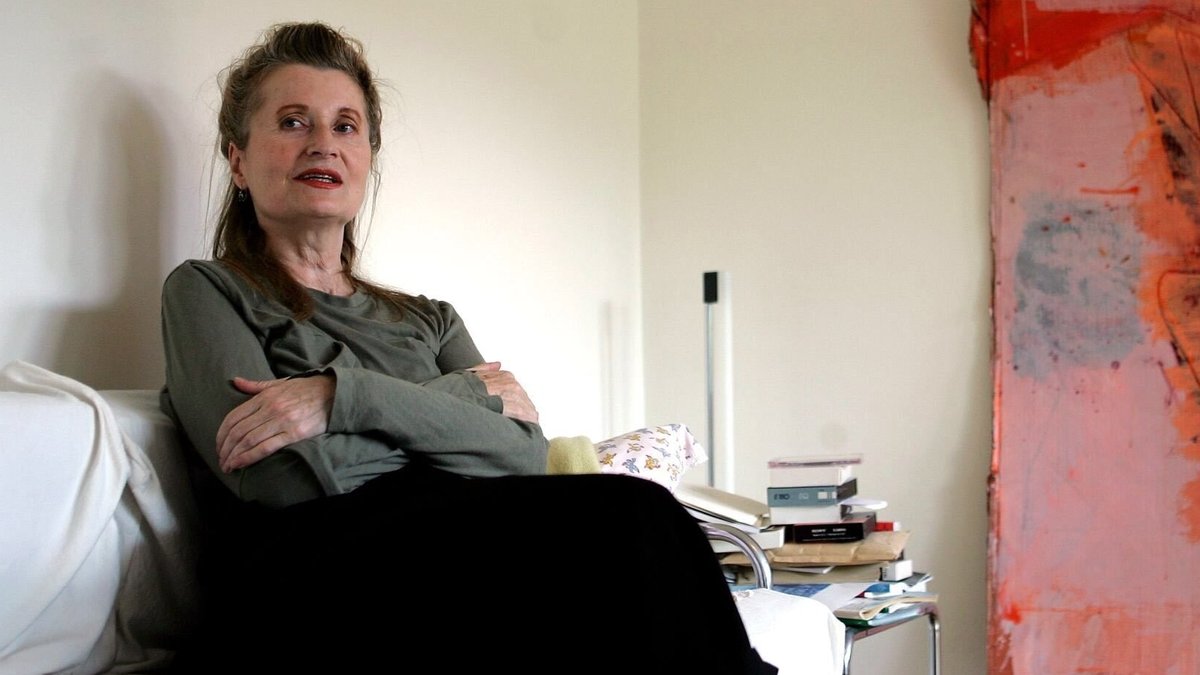 Archivbild: Elfriede Jelinek 2004 in ihrem Haus in Wien