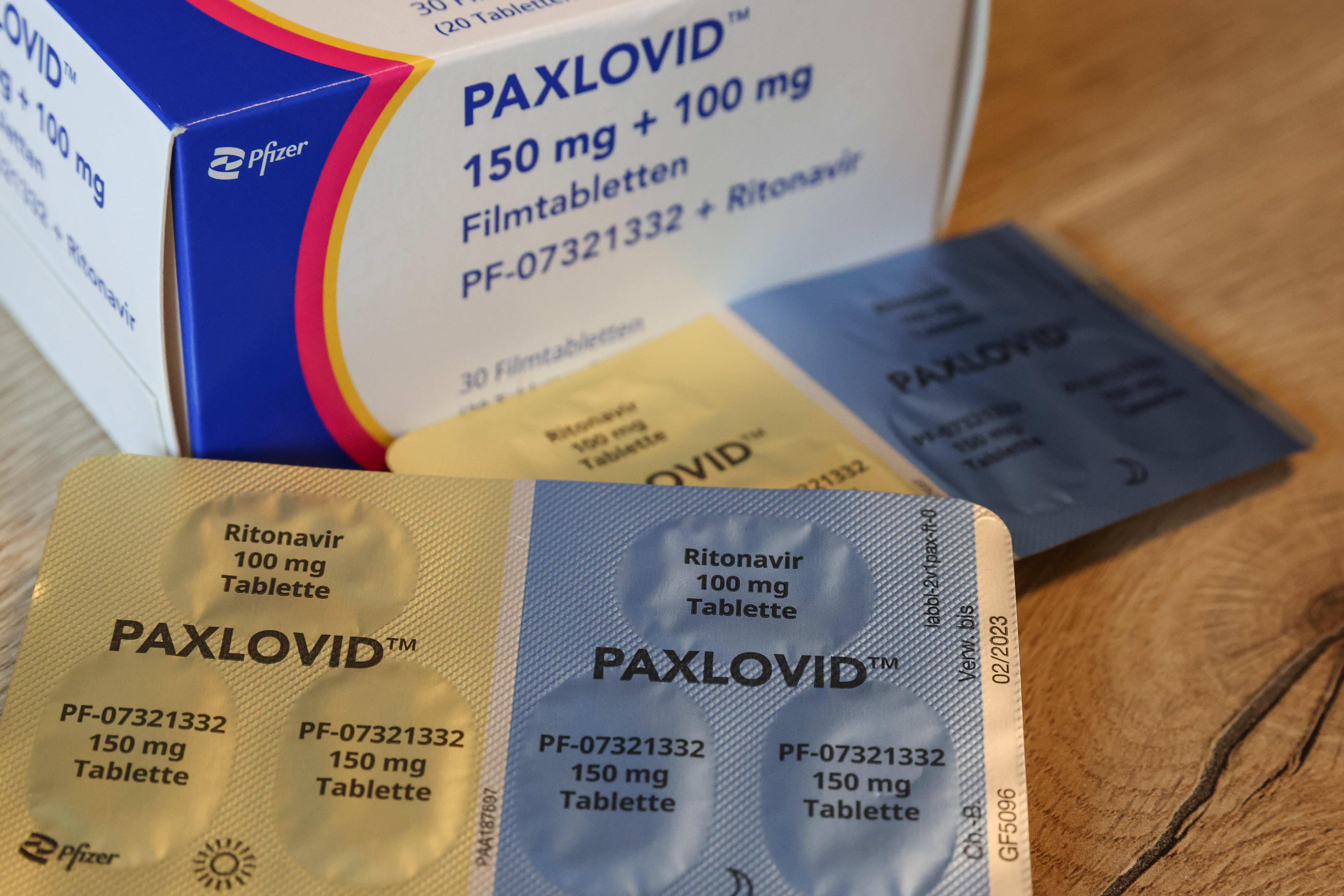 Weil sie das Corona-Medikament Paxlovid illegal ins Ausland verkauft haben sollen, wird gegen mehrere Apothekerinnen und Apotheker in Bayern ermittelt. 