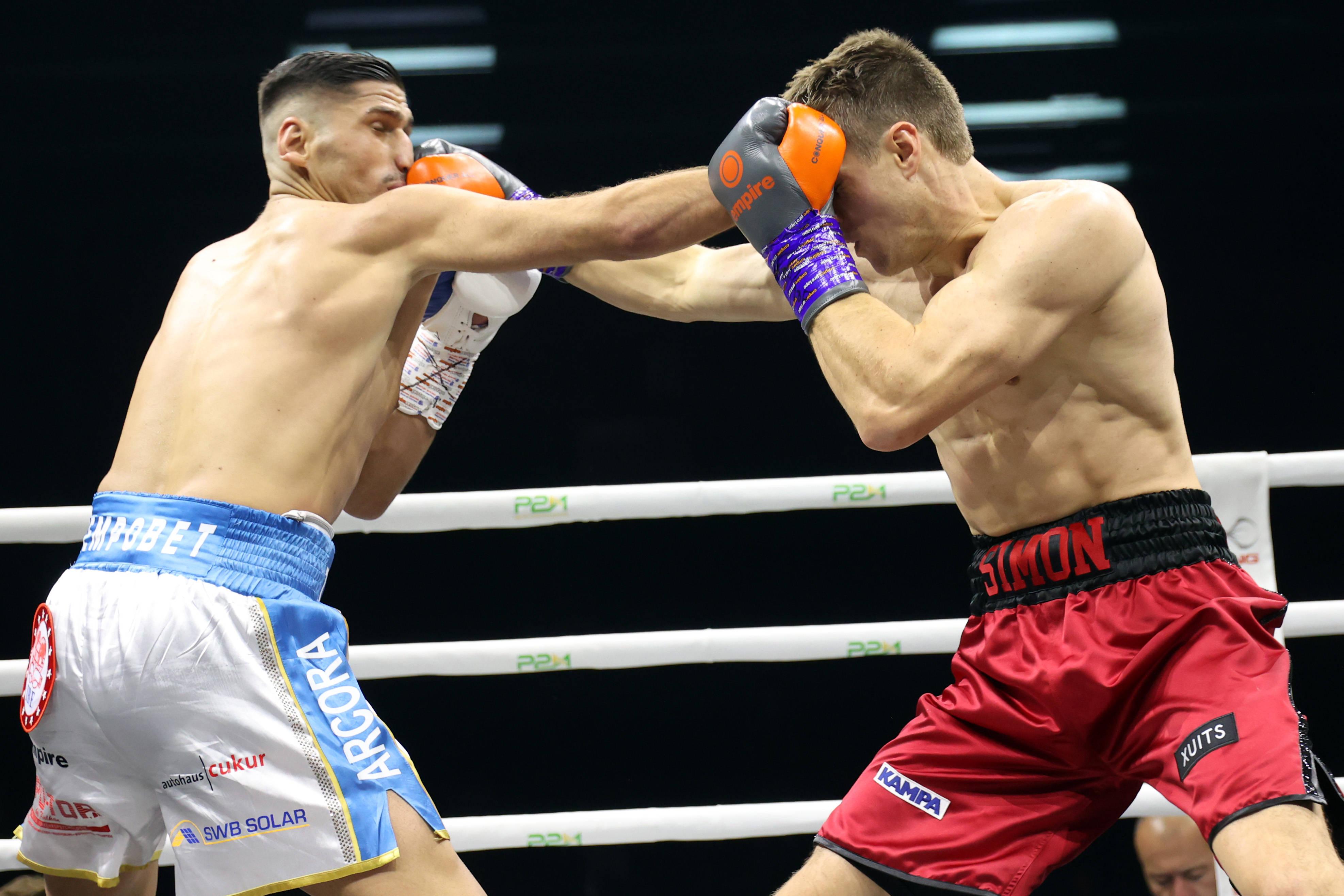 Boxkampf Simon Zachenhuber (Erding) gegen Emre Cukur (München)