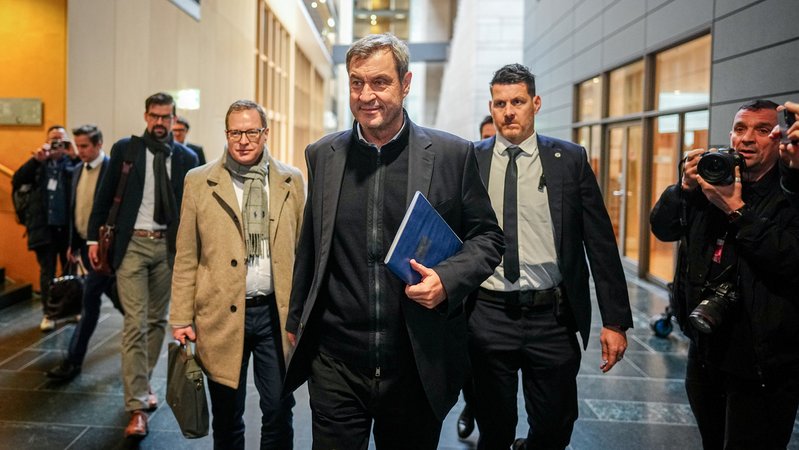 28.02.2025, Berlin: Markus Söder, CSU-Vorsitzender und Ministerpräsident von Bayern, kommt zum ersten Sondierungsgespräch nach der Bundestagswahl mit den Unionsparteien im Jakob-Kaiser-Haus an. Foto: Kay Nietfeld/dpa +++ dpa-Bildfunk +++ | Bild: dpa-Bildfunk/Kay Nietfeld 28.02.2025, Berlin: Markus Söder, CSU-Vorsitzender und Ministerpräsident von Bayern, kommt zum ersten Sondierungsgespräch nach der Bundestagswahl mit den Unionsparteien im Jakob-Kaiser-Haus an. Foto: Kay Nietfeld/dpa +++ dpa-Bildfunk +++