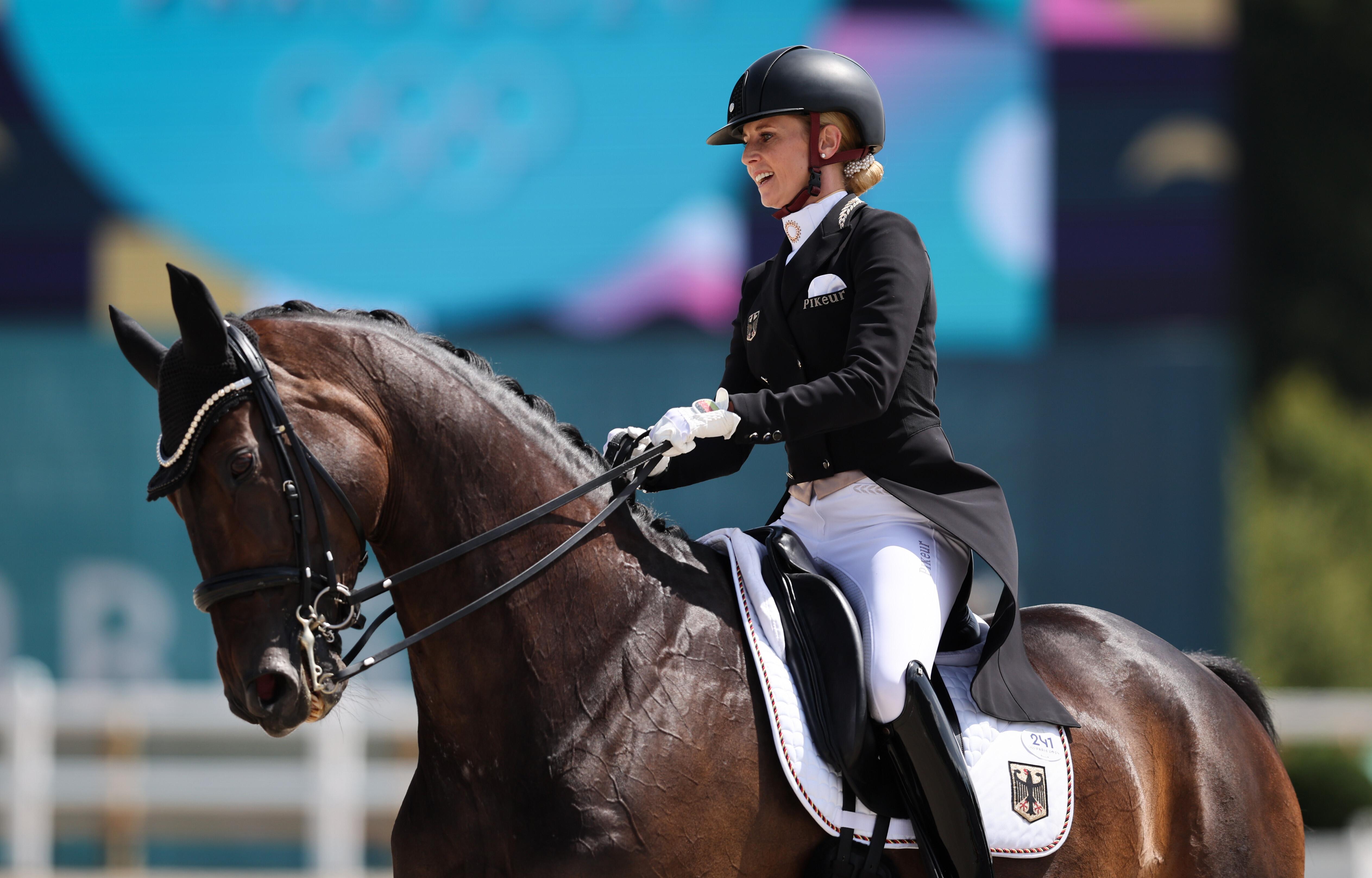 Jessica von Bredow-Werndl und Dalera | Bild:picture-alliance/dpa