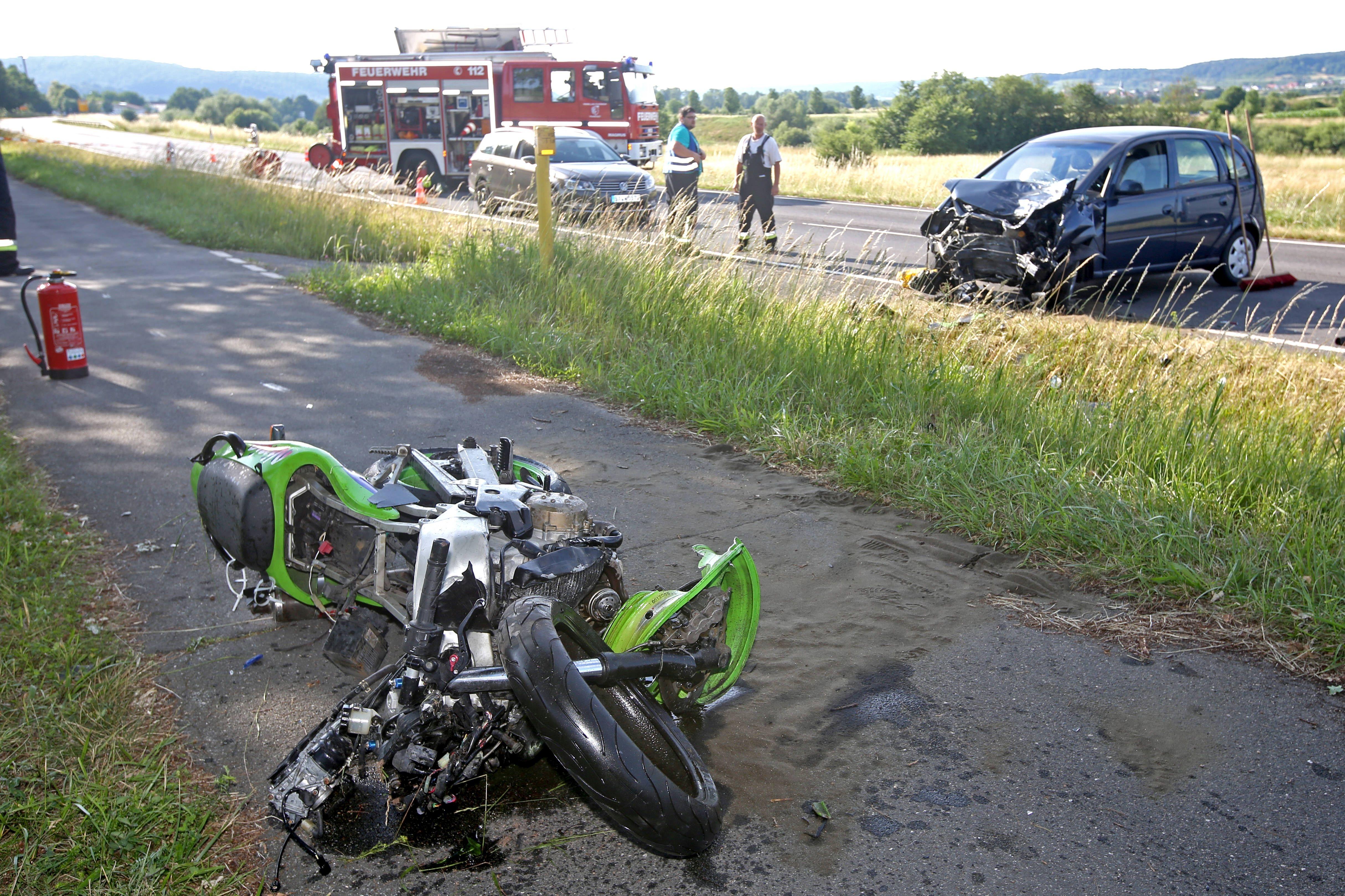 Beim Abbiegen übersehen: Tödlicher Motorradunfall Bei Viereth | BR24