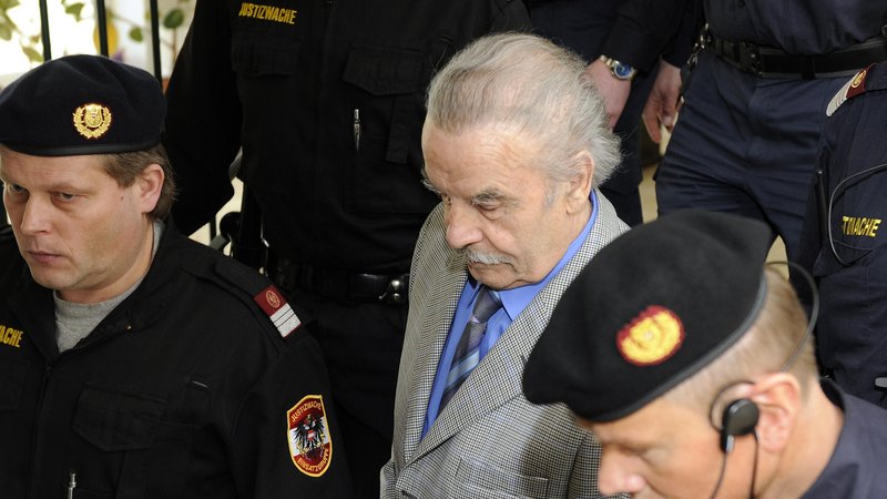 Josef Fritzl nach der Urteilsverkündung am 19. März 2009 | Bild: pa/dpa/Robert Jaeger Josef Fritzl nach der Urteilsverkündung am 19. März 2009