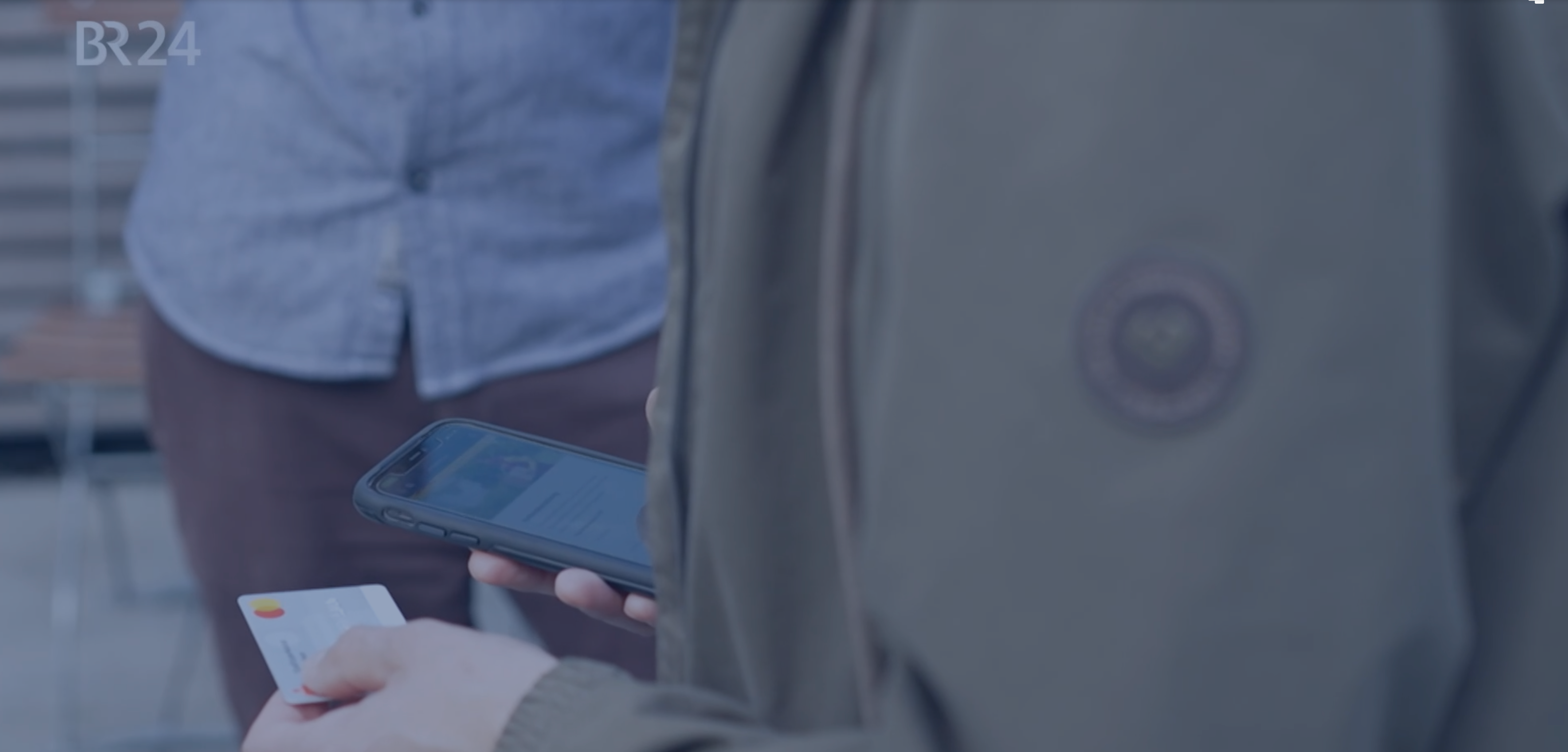 Eine SMS, die angeblich von einem Paketdienst stammt, lässt viele Verbraucher in eine Falle tappen. Denn wer auf den Link in der SMS klickt, landet schnell in den Händen von Betrügern. 